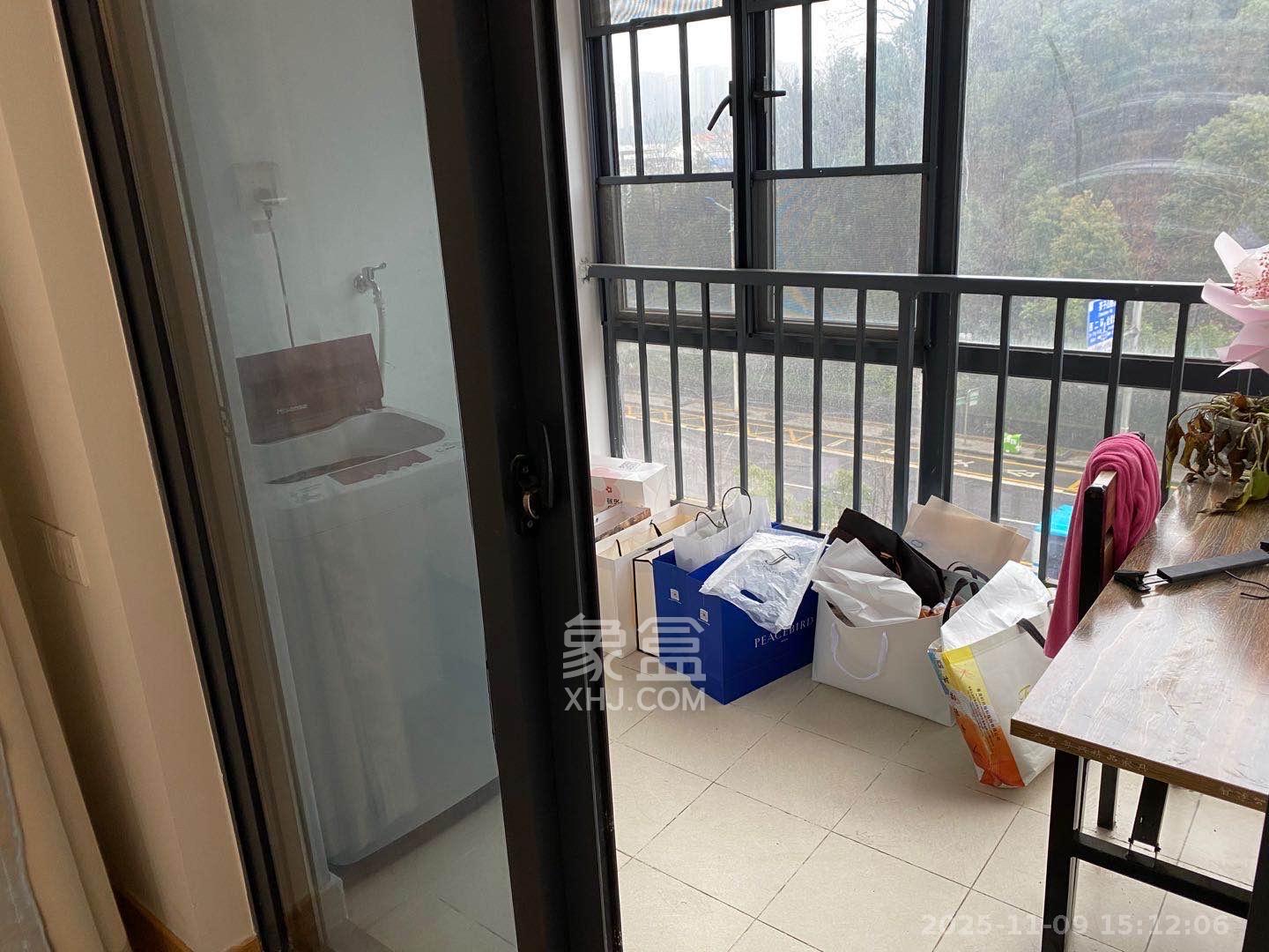 荣泰广场 1室0厅0卫 1400.0元/月 荣泰广场 1室0厅0卫 1400.0元/月室内图