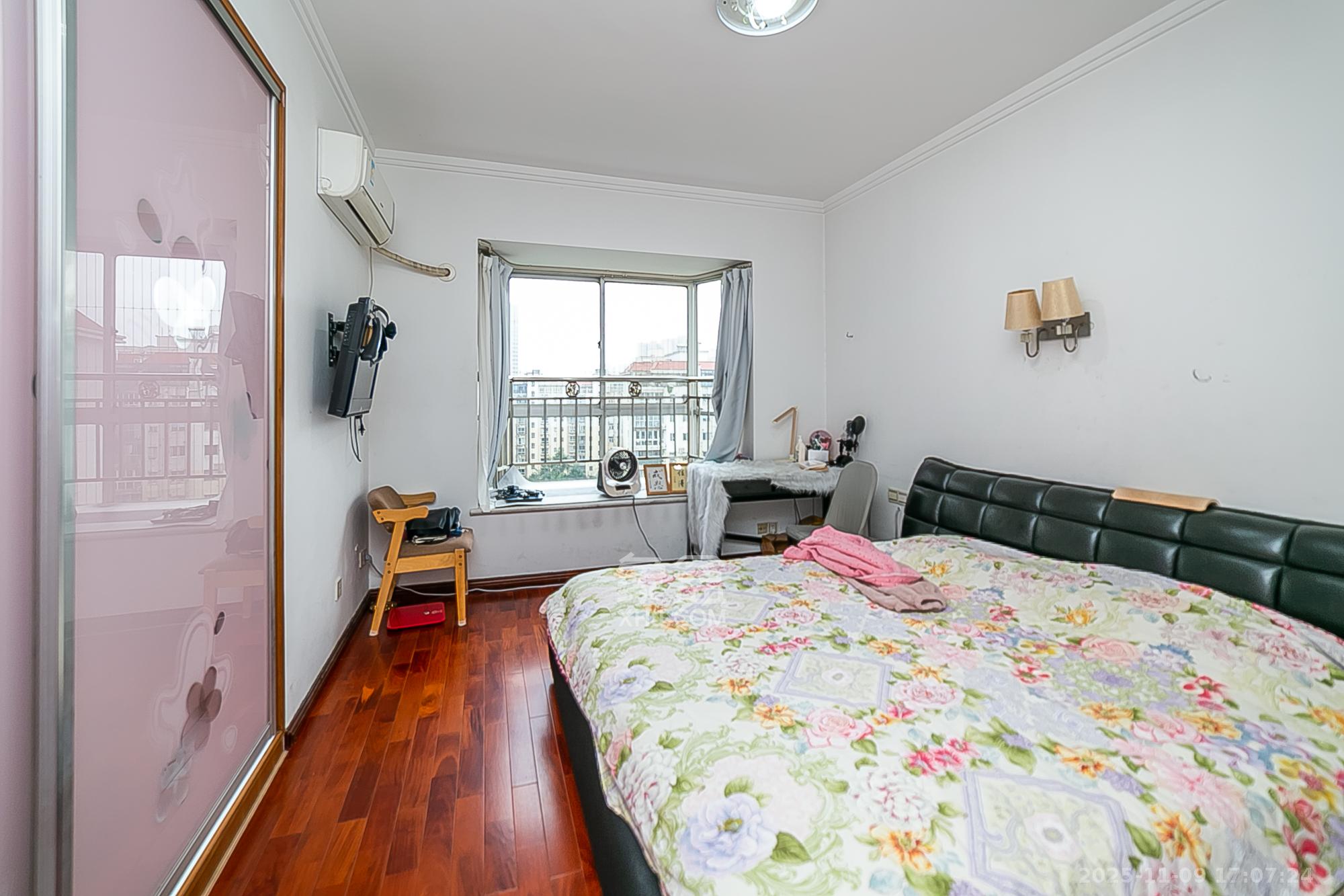 华银园 4室2厅2卫 148.0万 华银园 4室2厅2卫 148.0万卧室