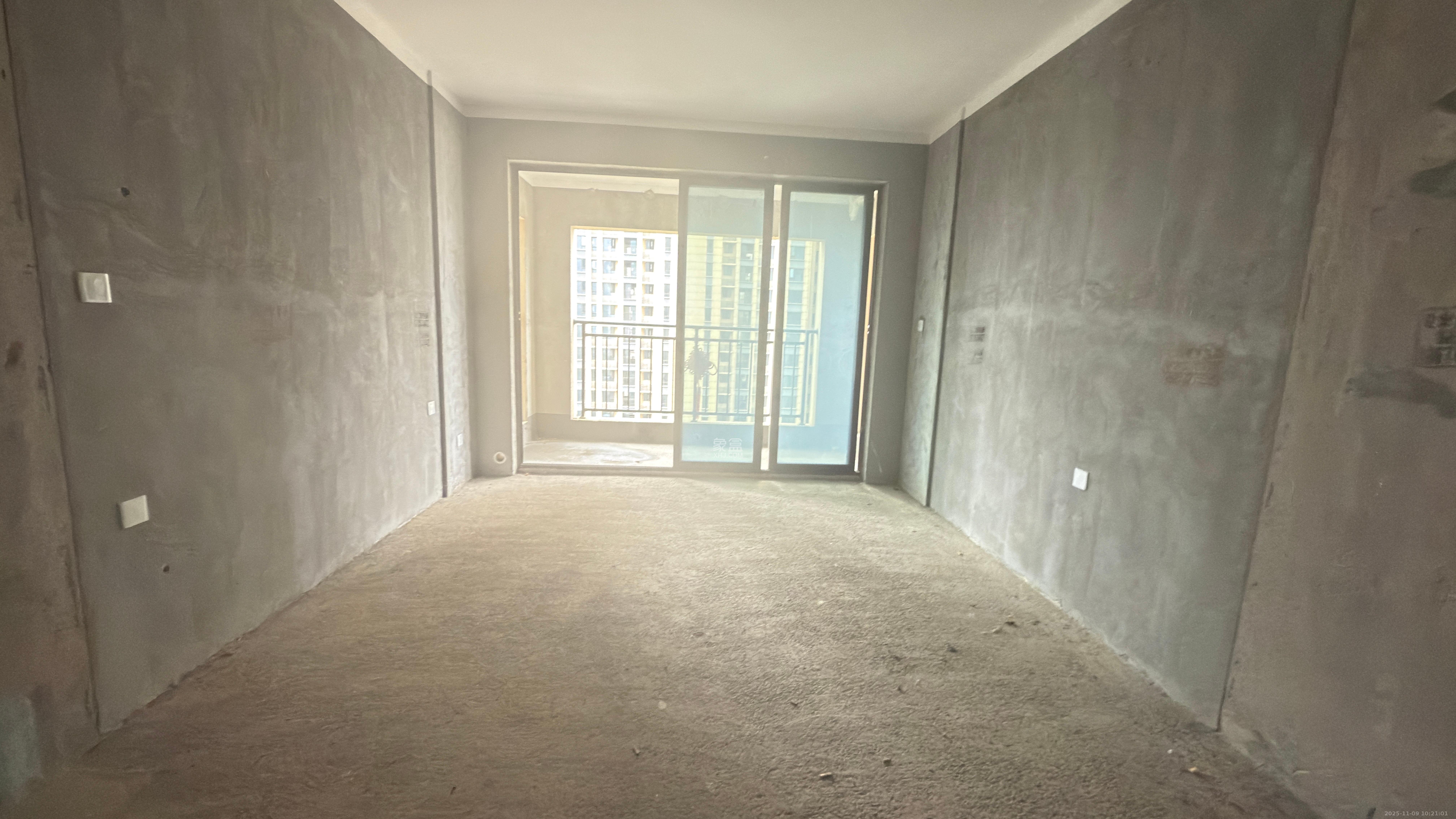 长房万楼公馆  1室0厅0卫    50.0万客厅