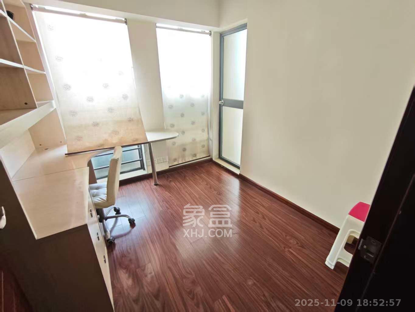 中城丽景香山园  4室2厅2卫    5200.0元/月室内图