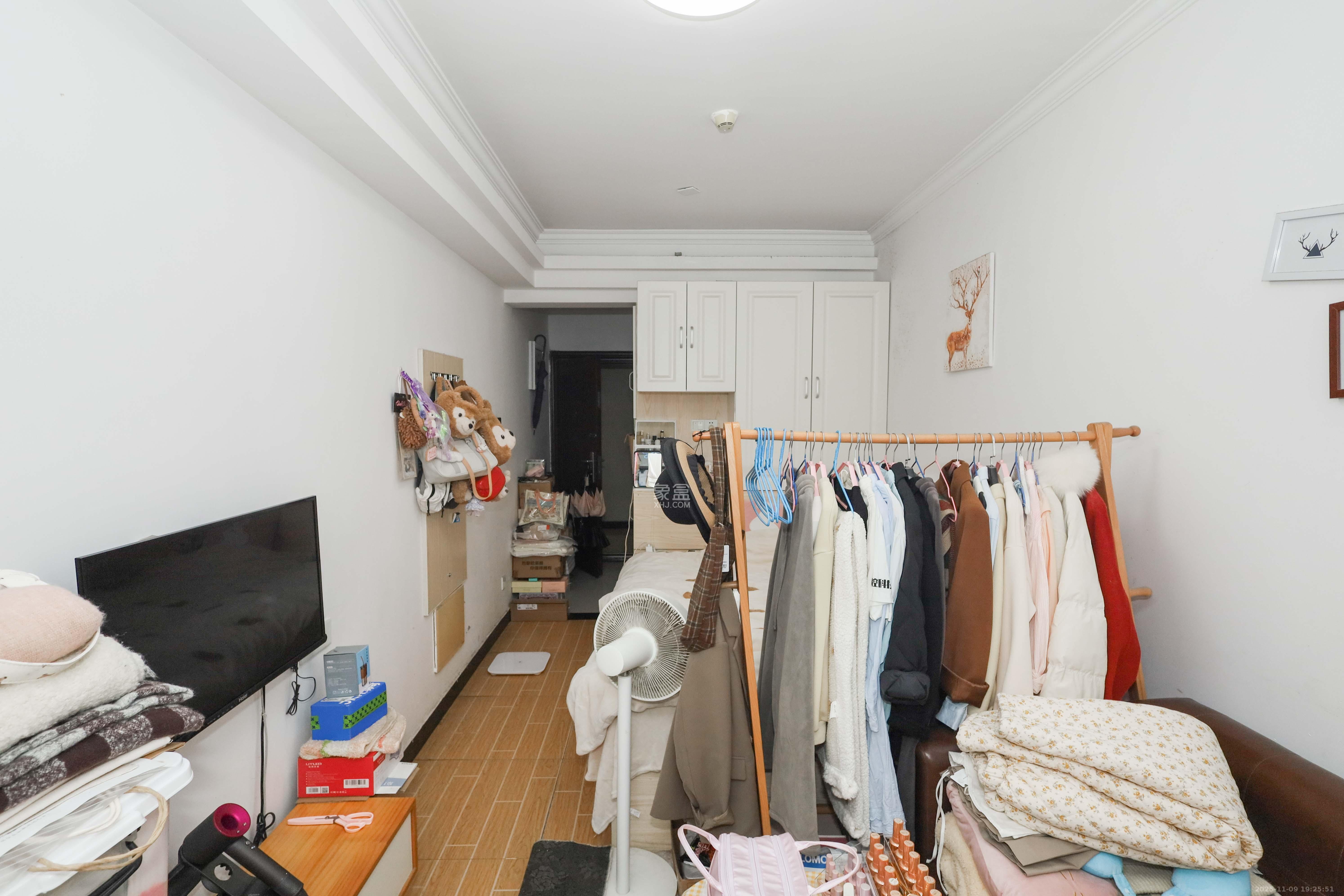 保利麓谷林语I区 1室0厅0卫 22.0万 保利麓谷林语I区 1室0厅0卫 22.0万客厅