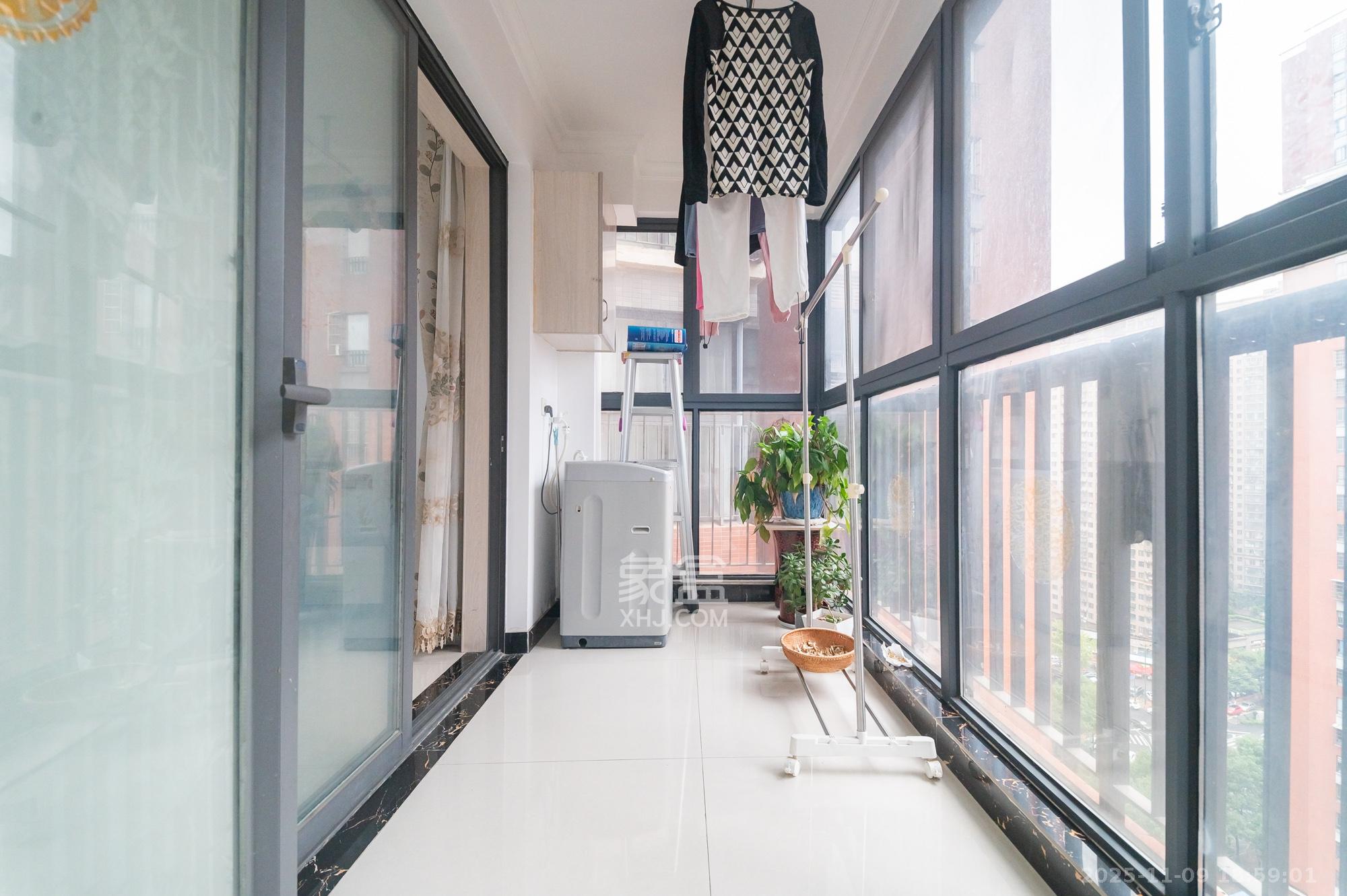 华润凤凰城二期 3室2厅2卫 88.0万 华润凤凰城二期 3室2厅2卫 88.0万阳台