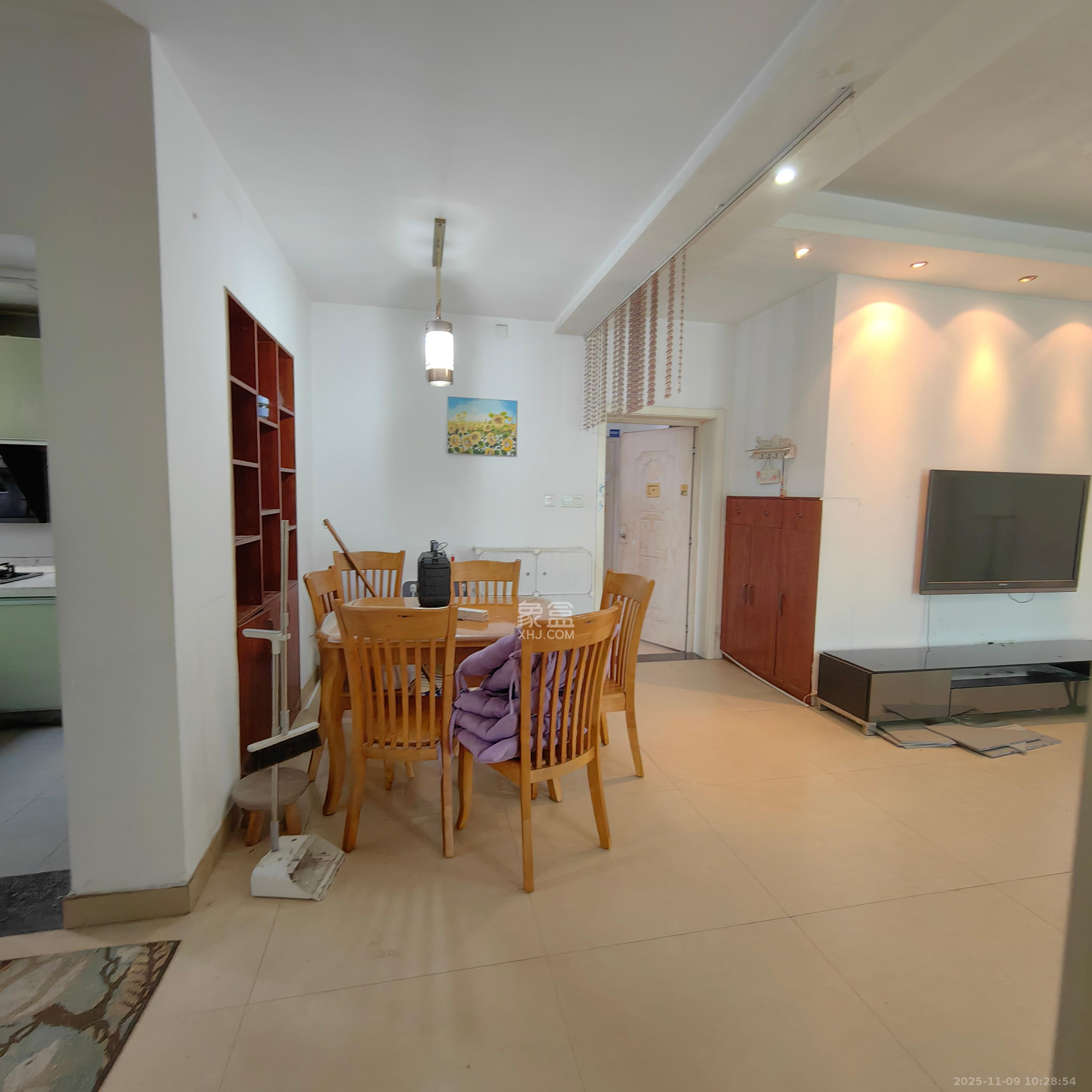 中南汽车世界 3室2厅1卫 1200.0元/月 中南汽车世界 3室2厅1卫 1200.0元/月室内图