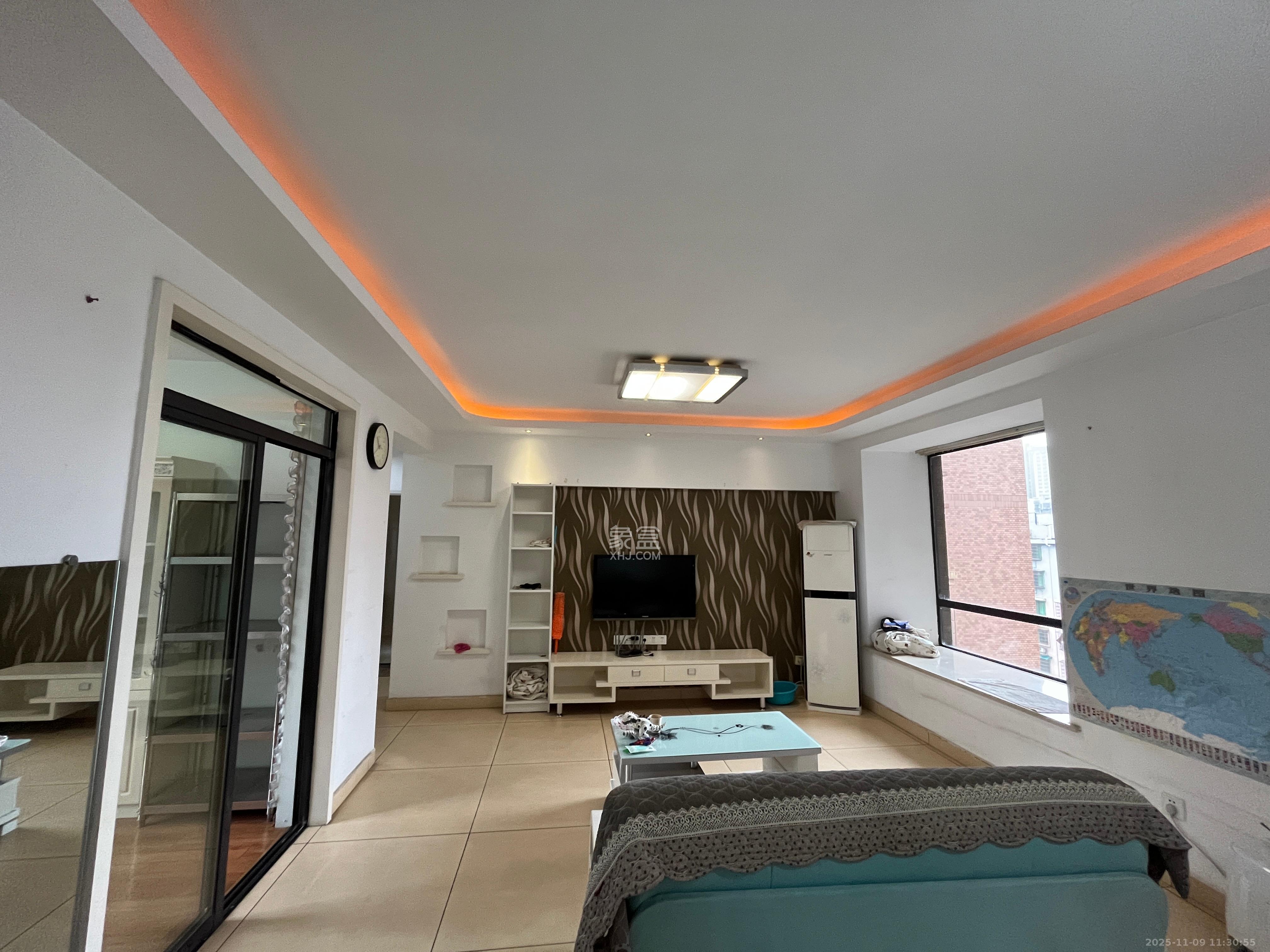 华润凤凰城一期  3室2厅1卫    2050.0元/月