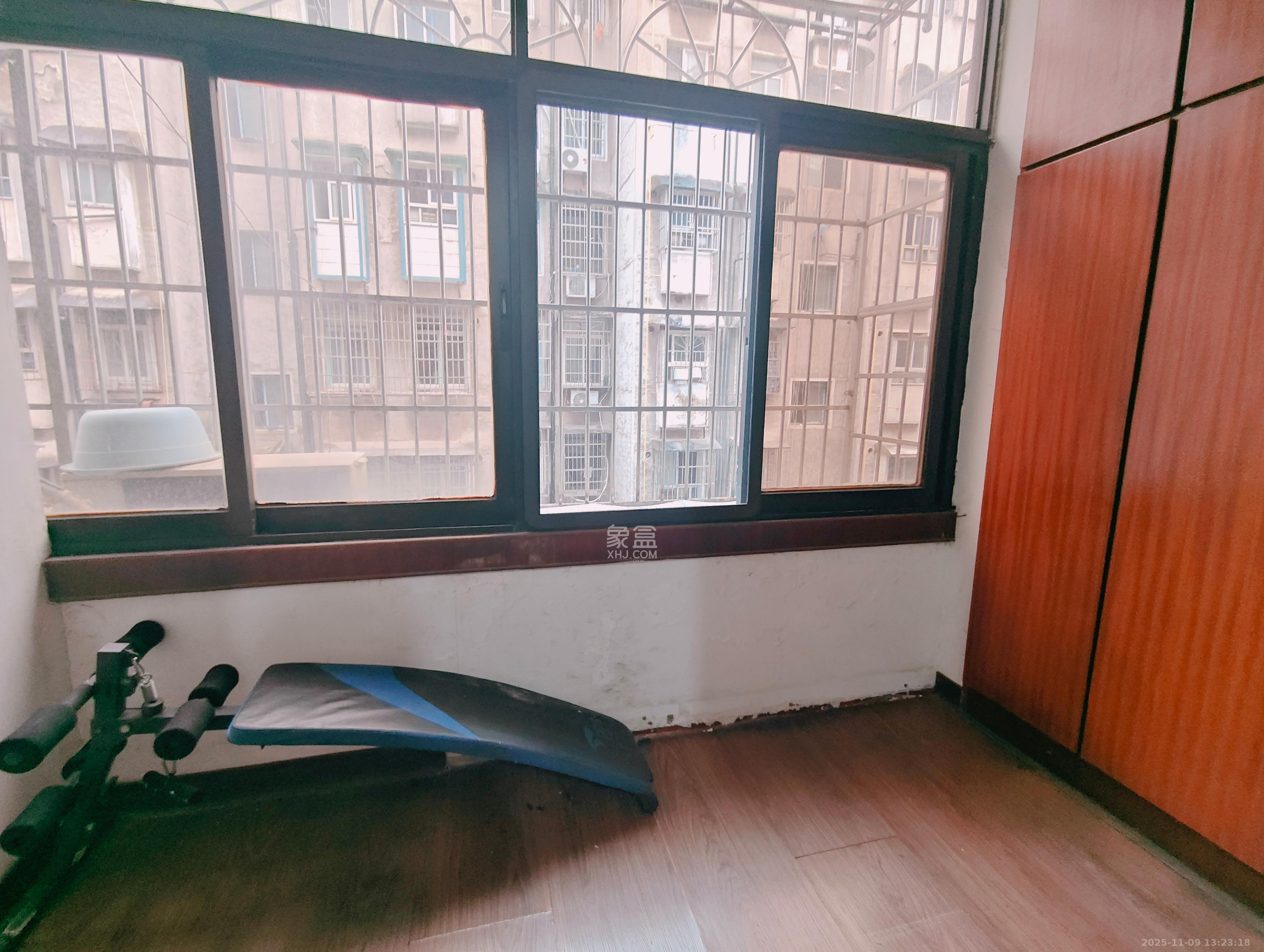 桐荫里社区 2室1厅1卫 1800.0元/月 桐荫里社区 2室1厅1卫 1800.0元/月室内图