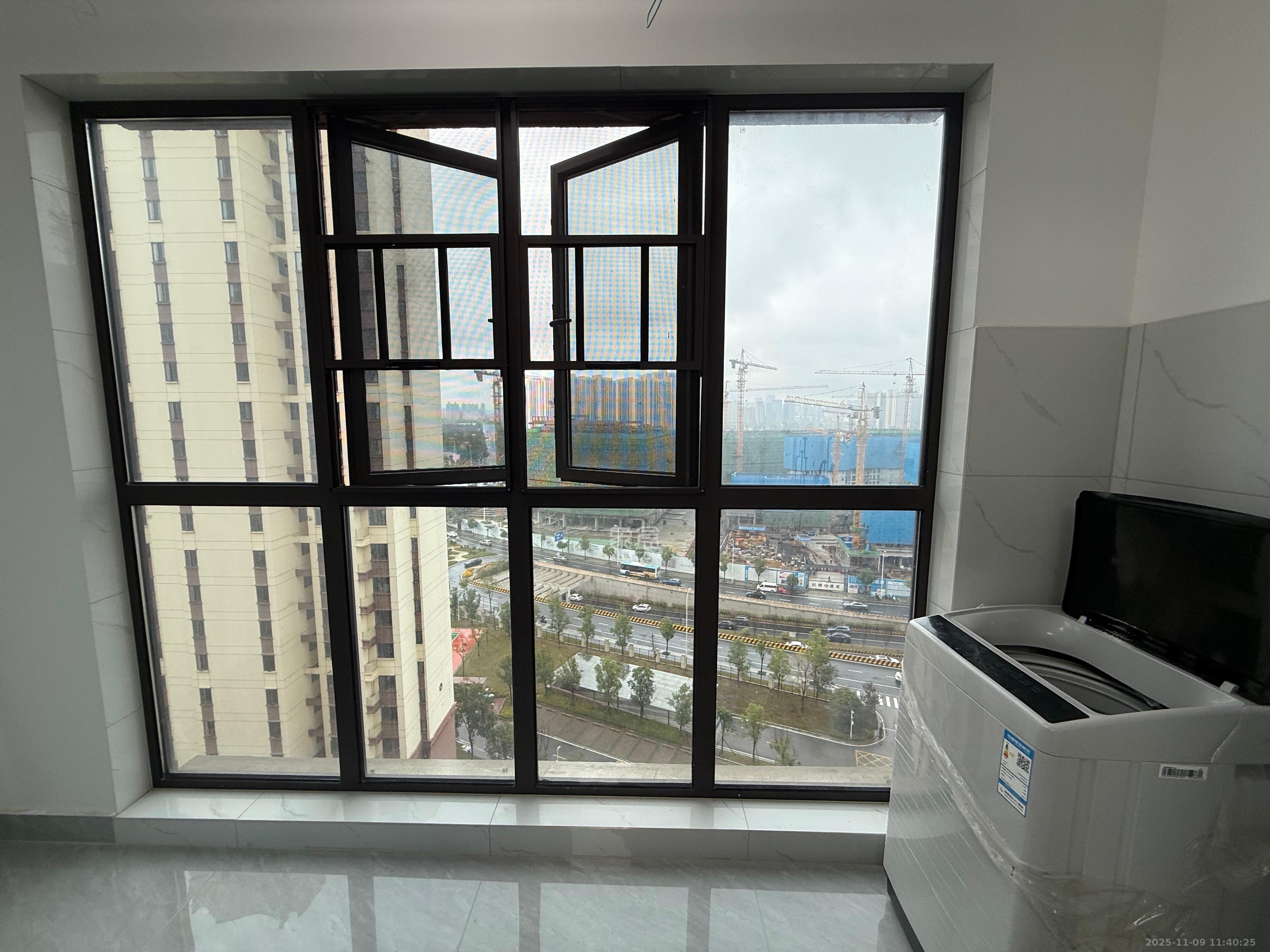 河畔华府  2室2厅1卫    2100.0元/月室内图