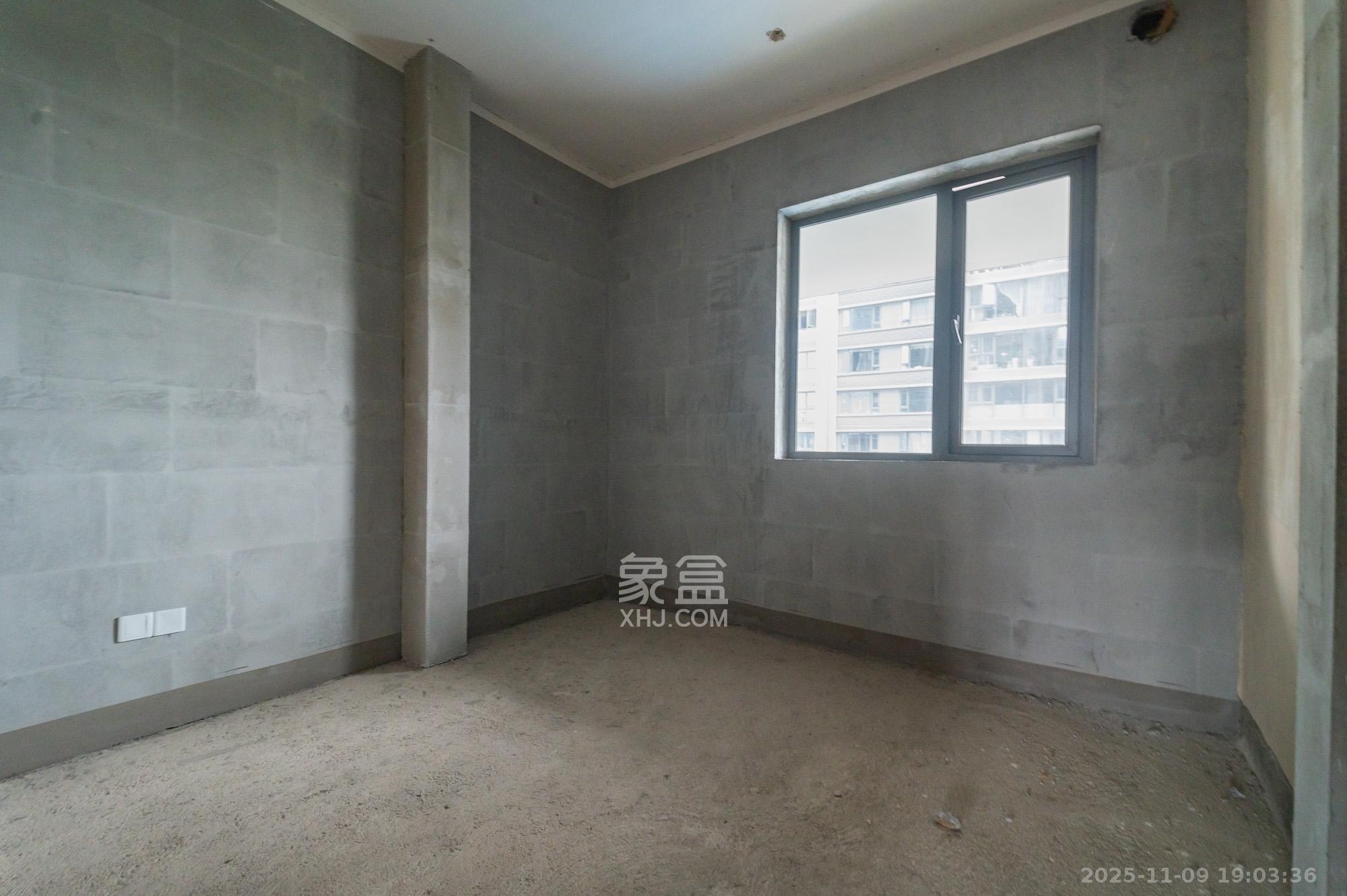 绿城美的明月江南  4室2厅2卫    126.0万其他