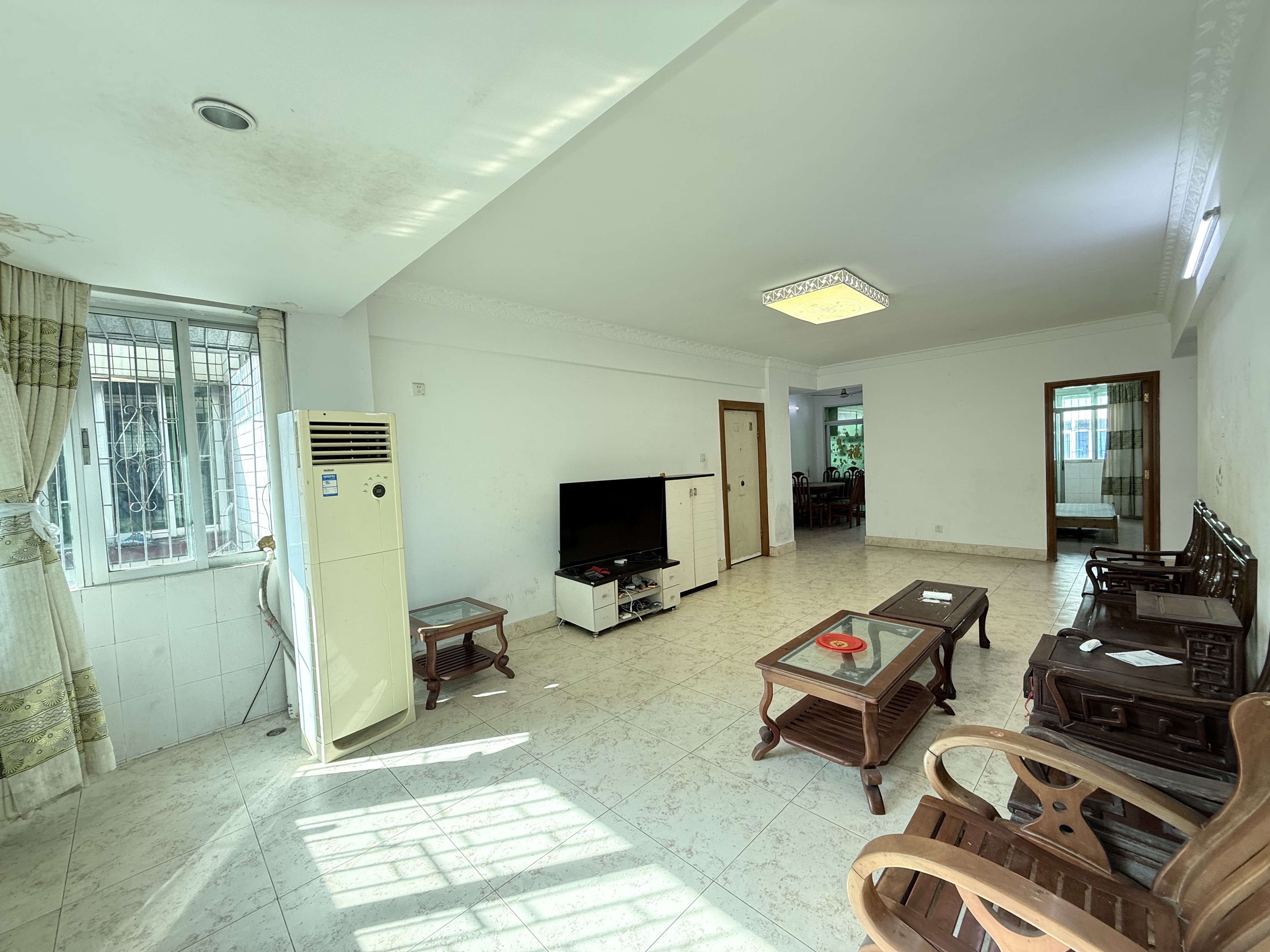 昌茂花园 3室2厅2卫 1600.0元/月 昌茂花园 3室2厅2卫 1600.0元/月室内图