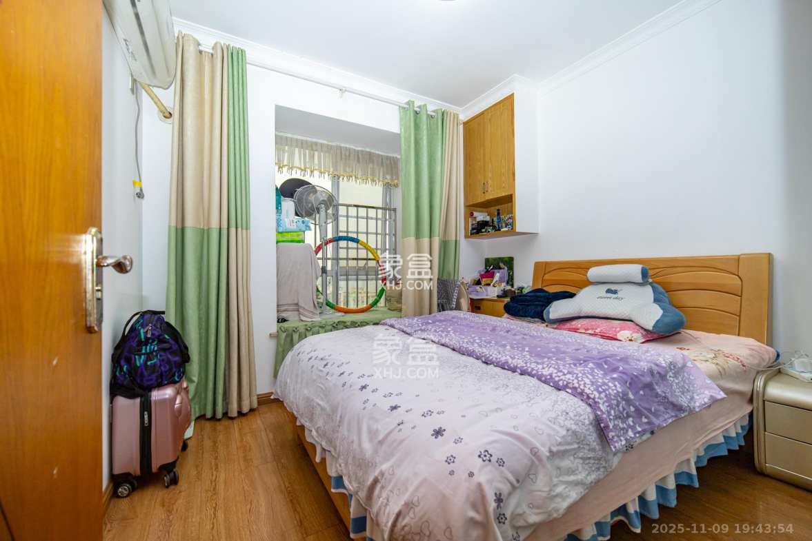 恒广国际景园一二区 3室2厅1卫 68.0万 恒广国际景园一二区 3室2厅1卫 68.0万卧室