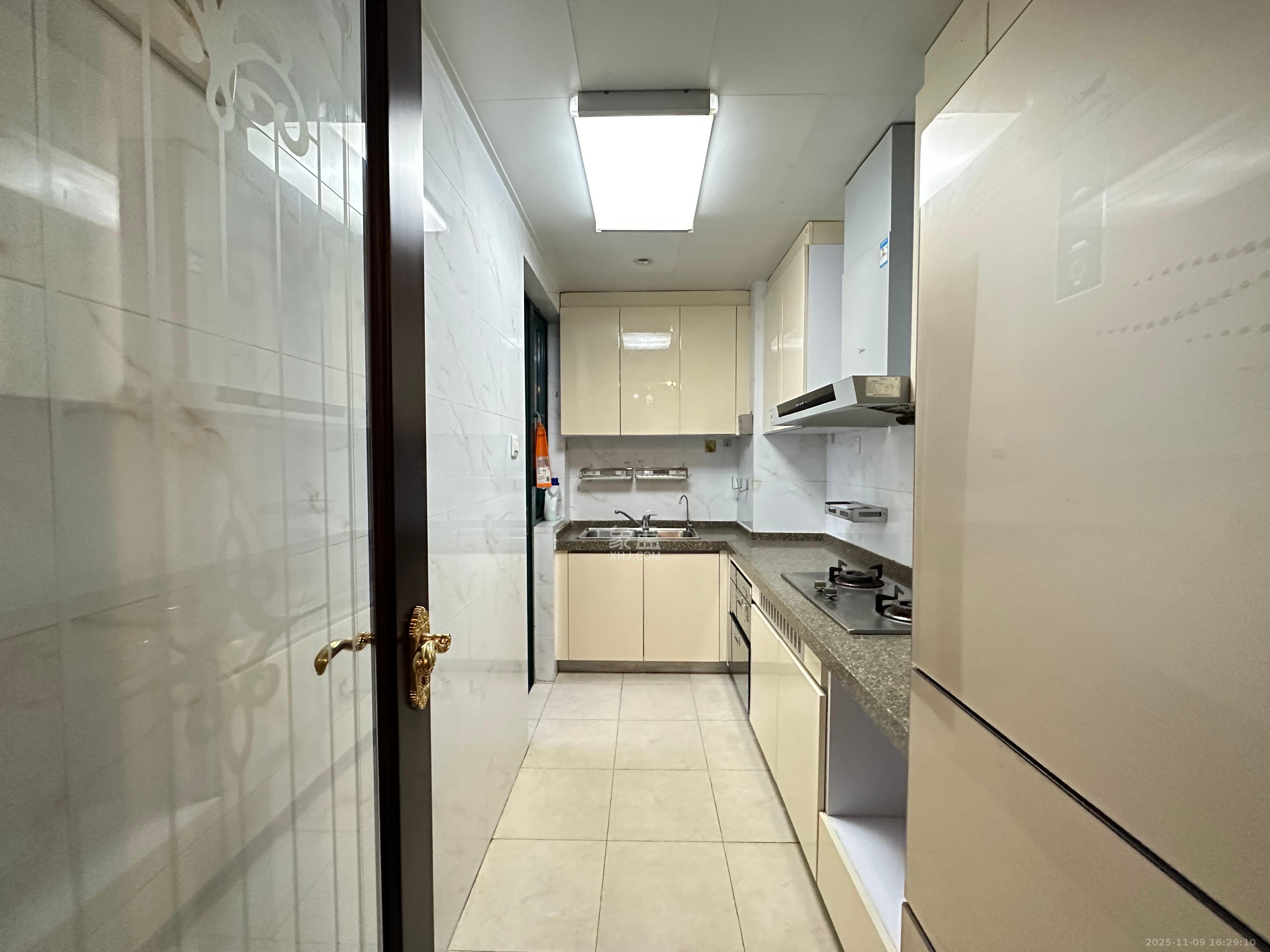 恒大雅苑 3室2厅2卫 2800.0元/月 恒大雅苑 3室2厅2卫 2800.0元/月室内图