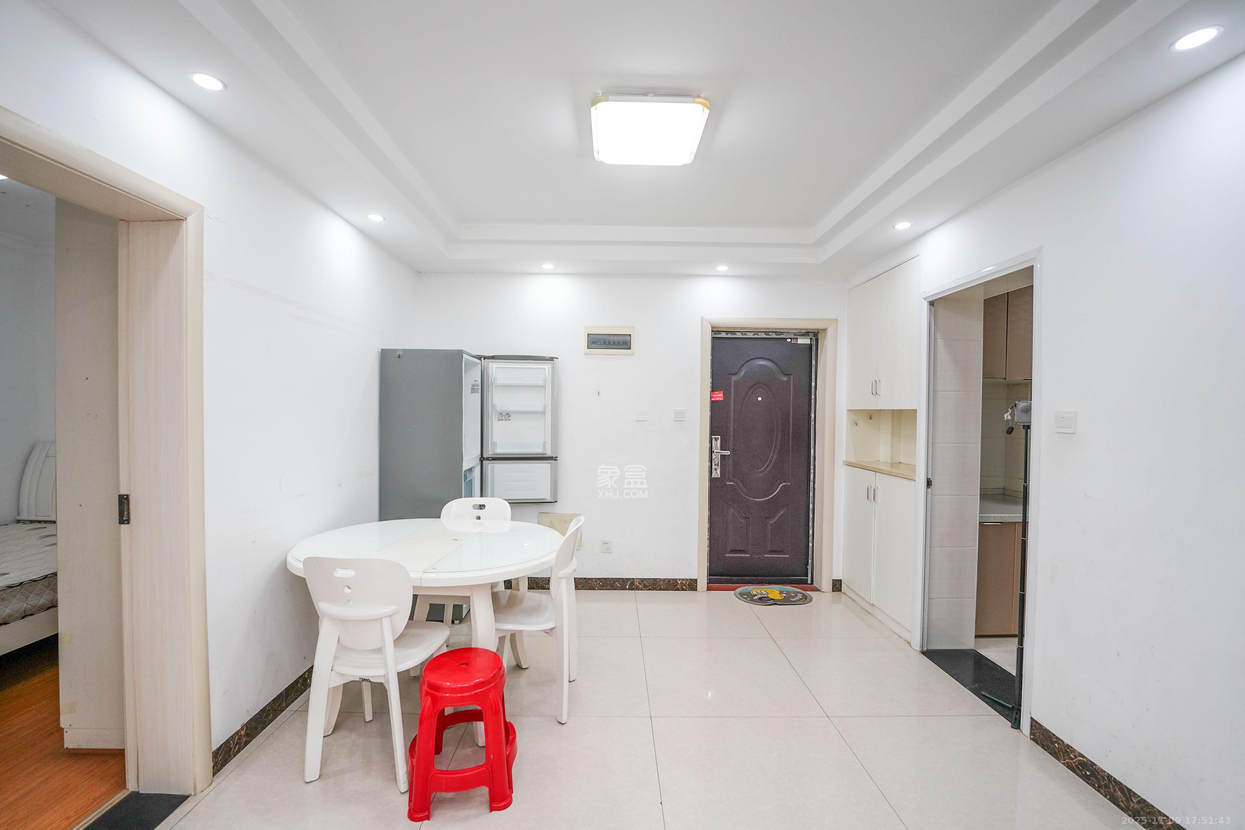 丽发新城  2室2厅1卫    56.8万客厅