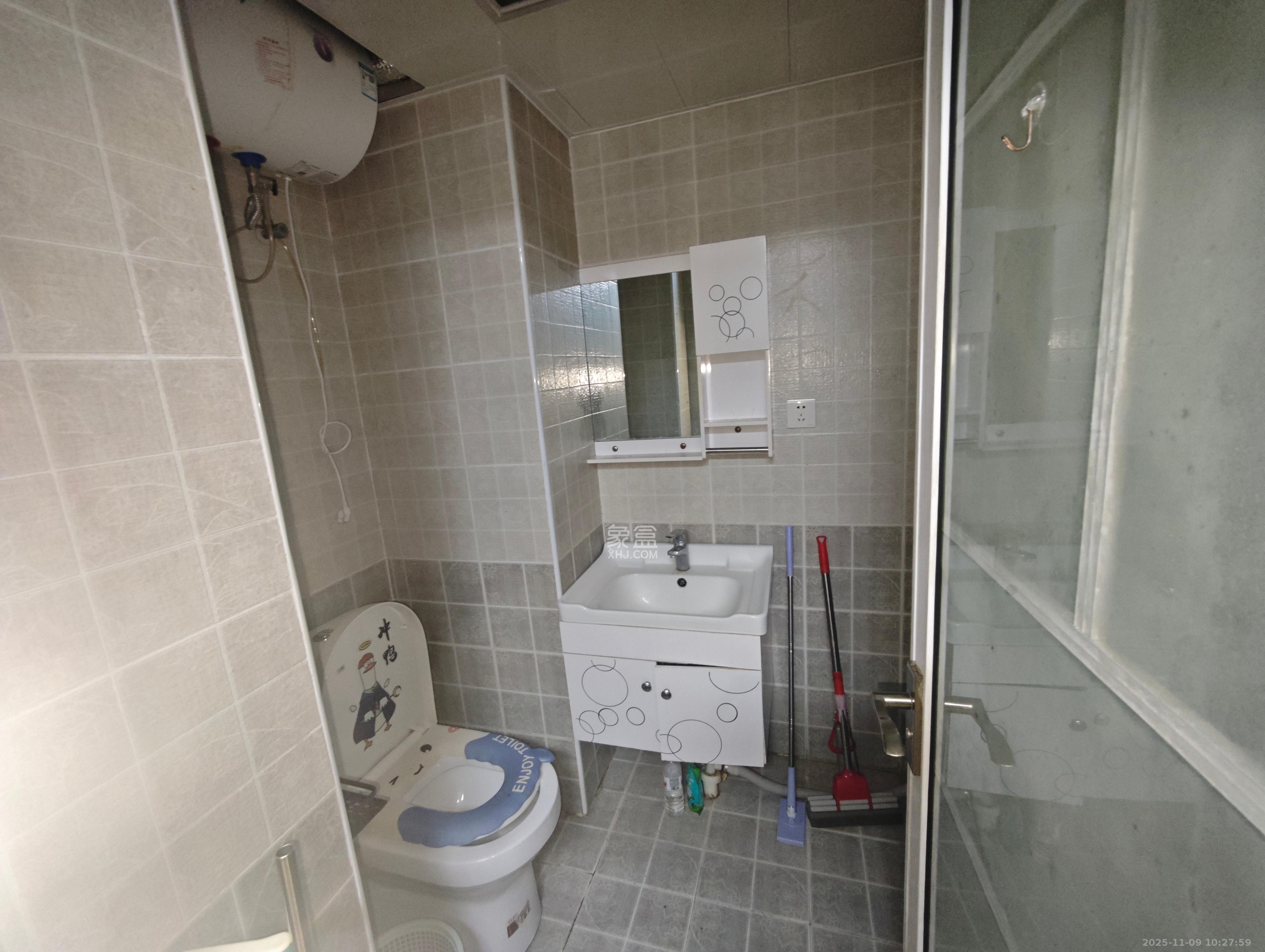 融科东南海 1室1厅1卫 1300.0元/月 融科东南海 1室1厅1卫 1300.0元/月室内图