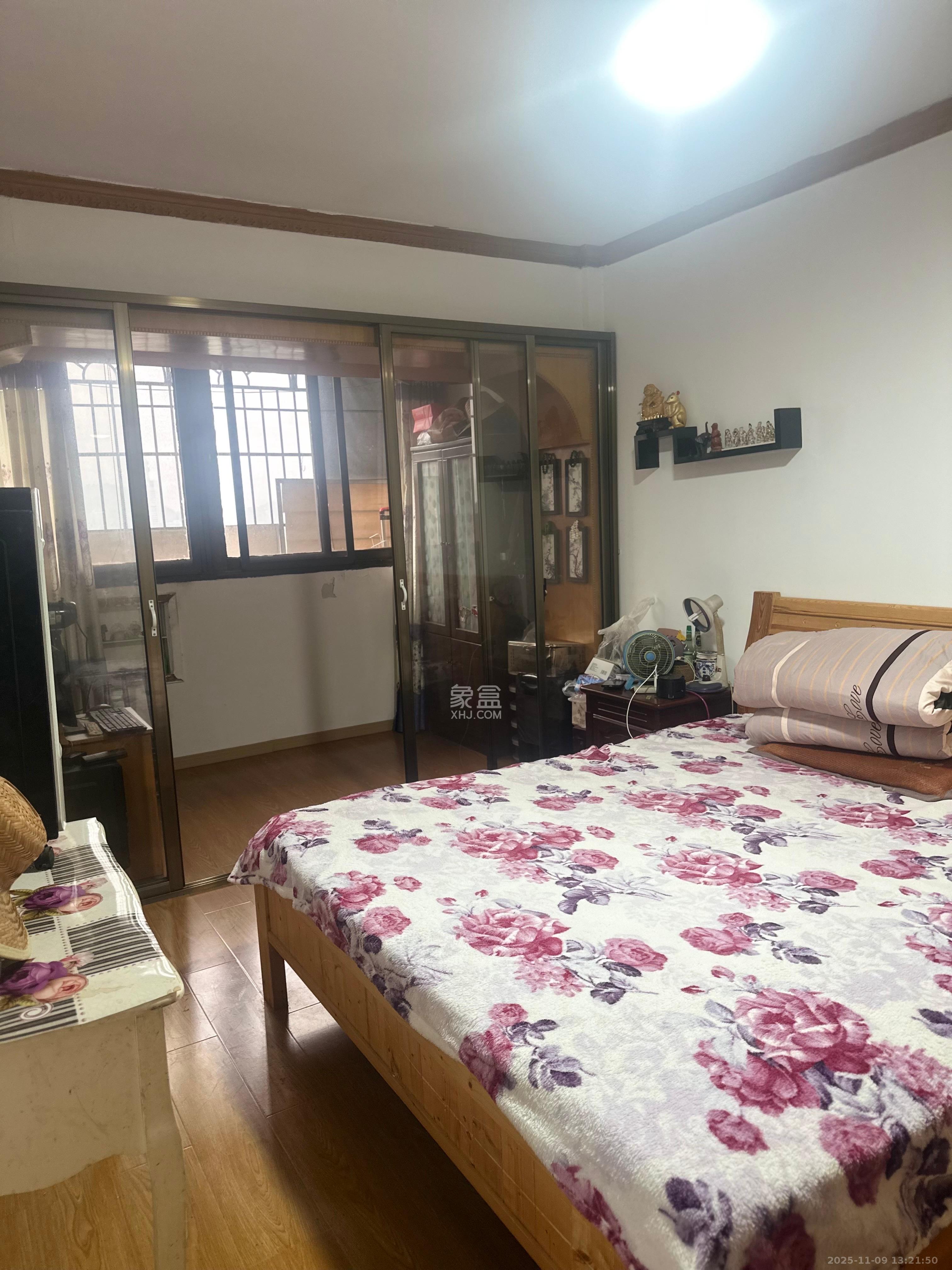 西牌楼社区 1室0厅0卫 1600.0元/月 西牌楼社区 1室0厅0卫 1600.0元/月室内图