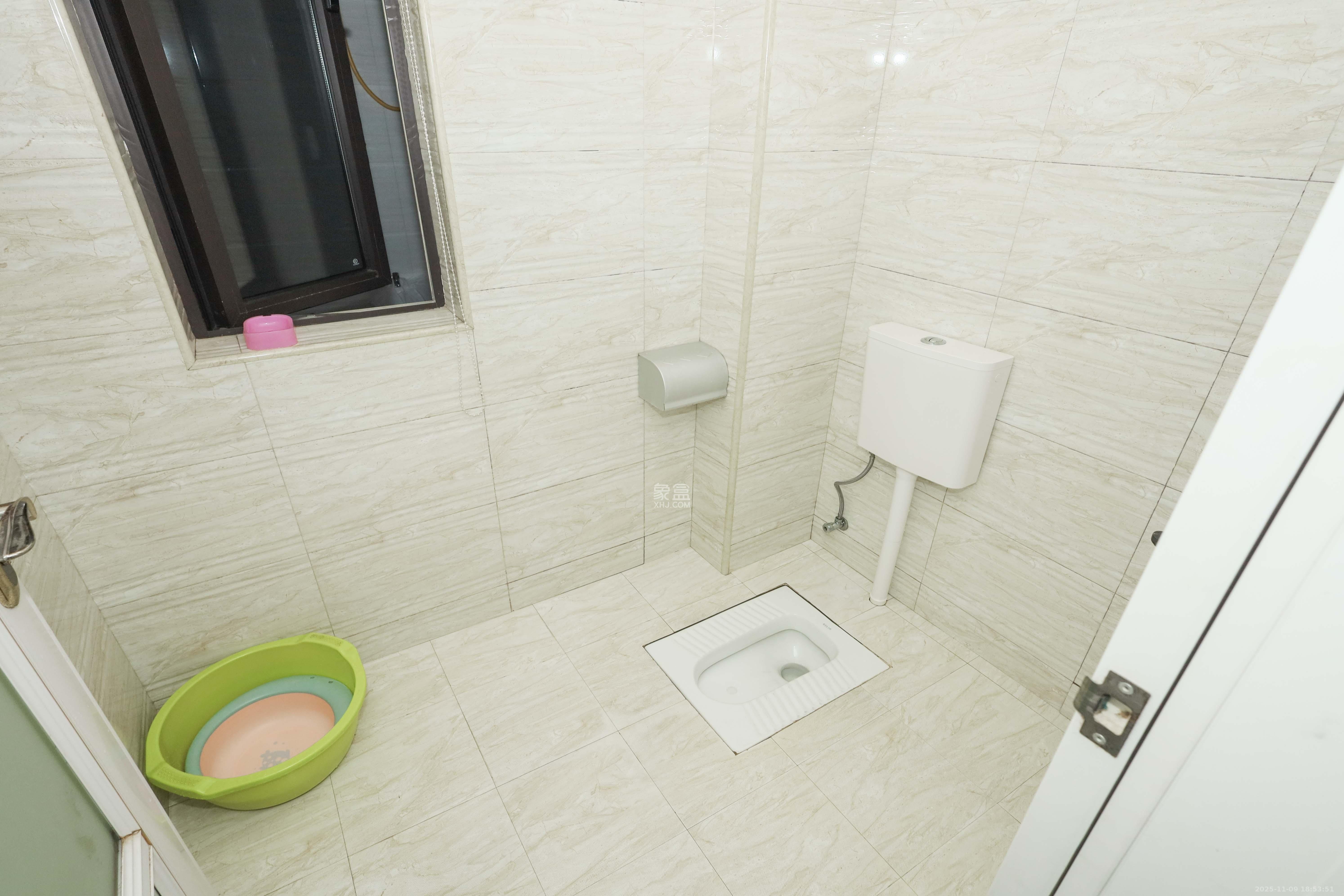 保利麓谷林语F区 3室2厅1卫 95.0万 保利麓谷林语F区 3室2厅1卫 95.0万卫生间