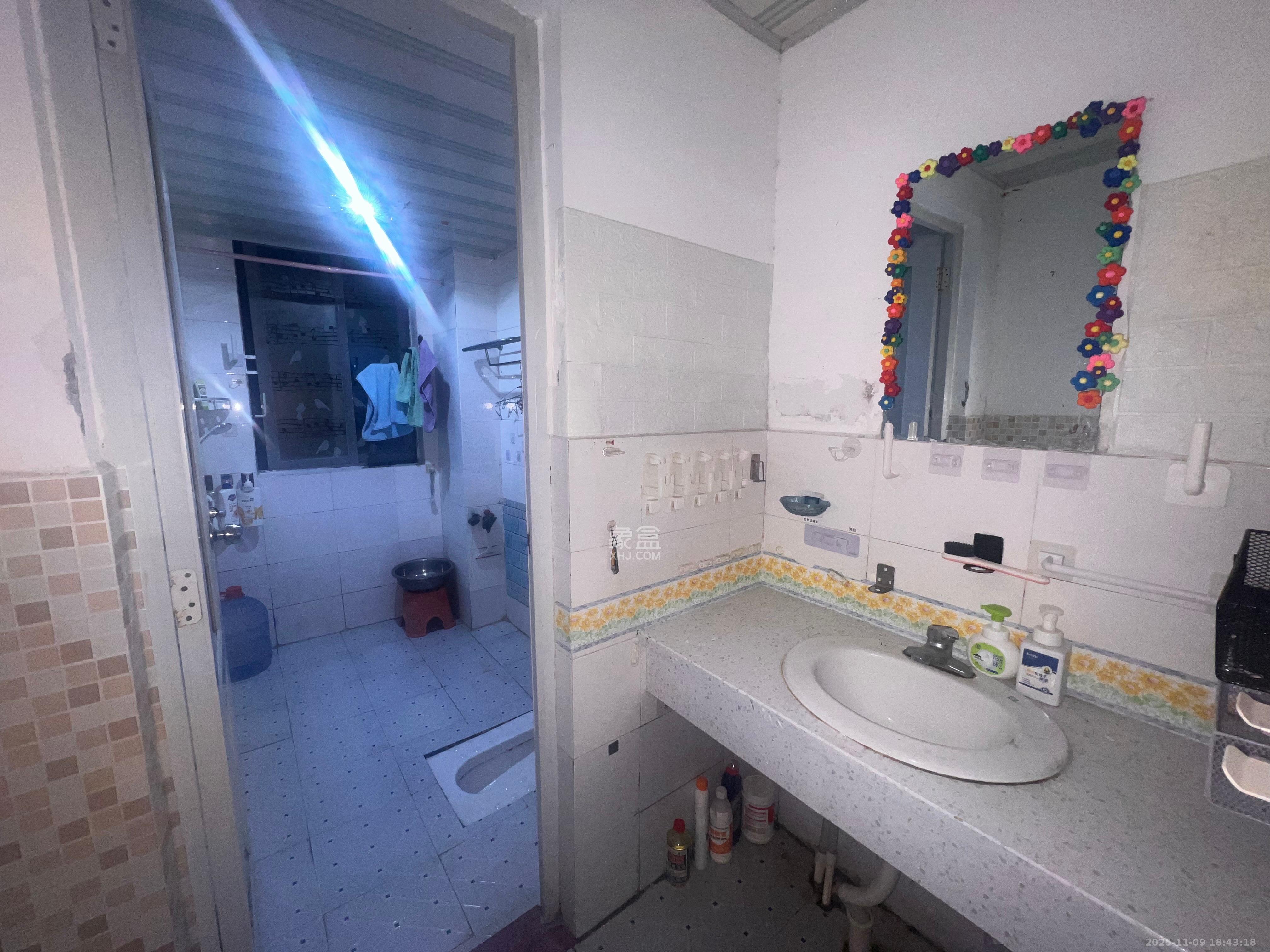 上海城小区  3室2厅2卫    2000.0元/月室内图