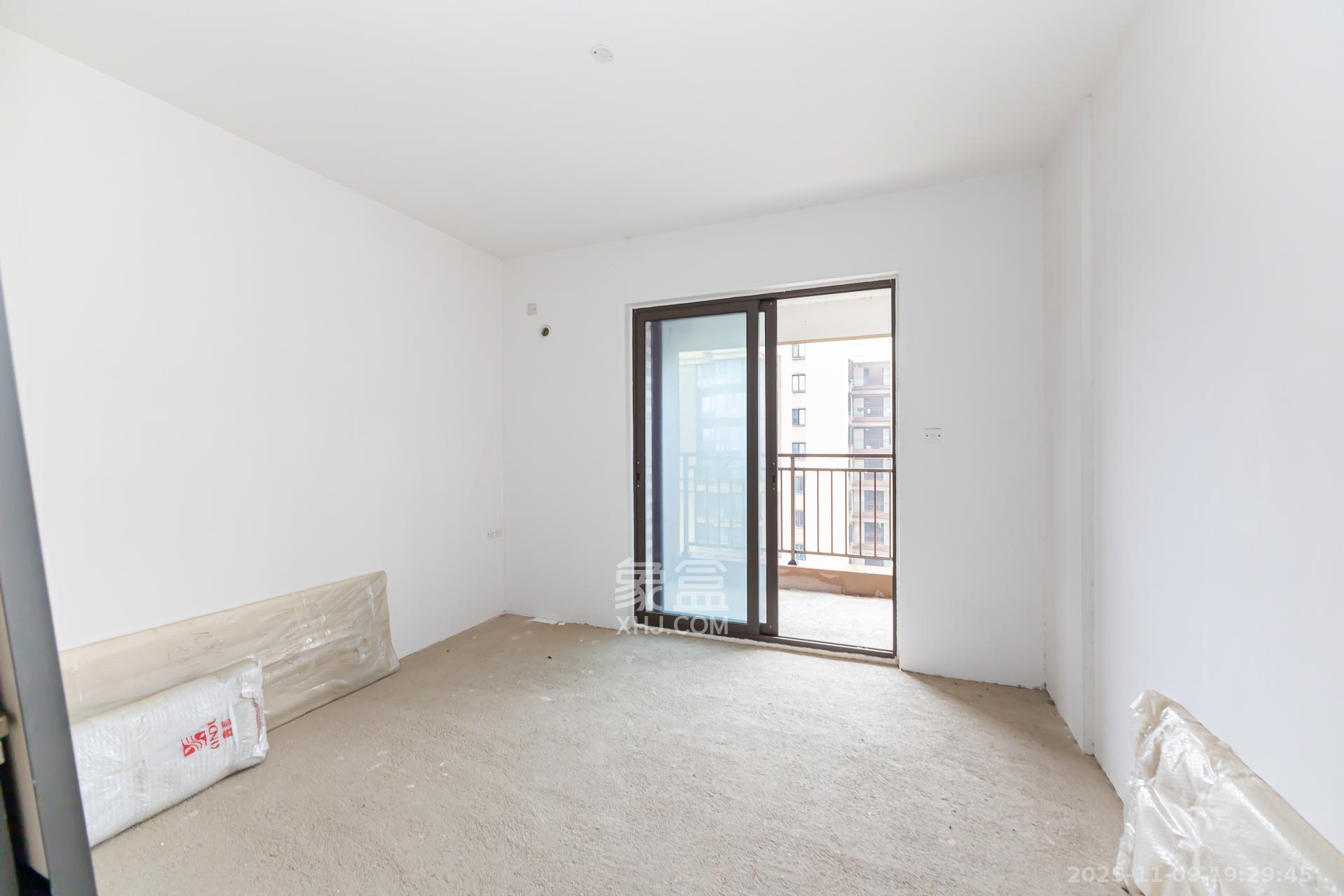 龙湖璟宸原著(龙湖紫宸) 4室2厅2卫 98.0万 龙湖璟宸原著(龙湖紫宸) 4室2厅2卫 98.0万卧室