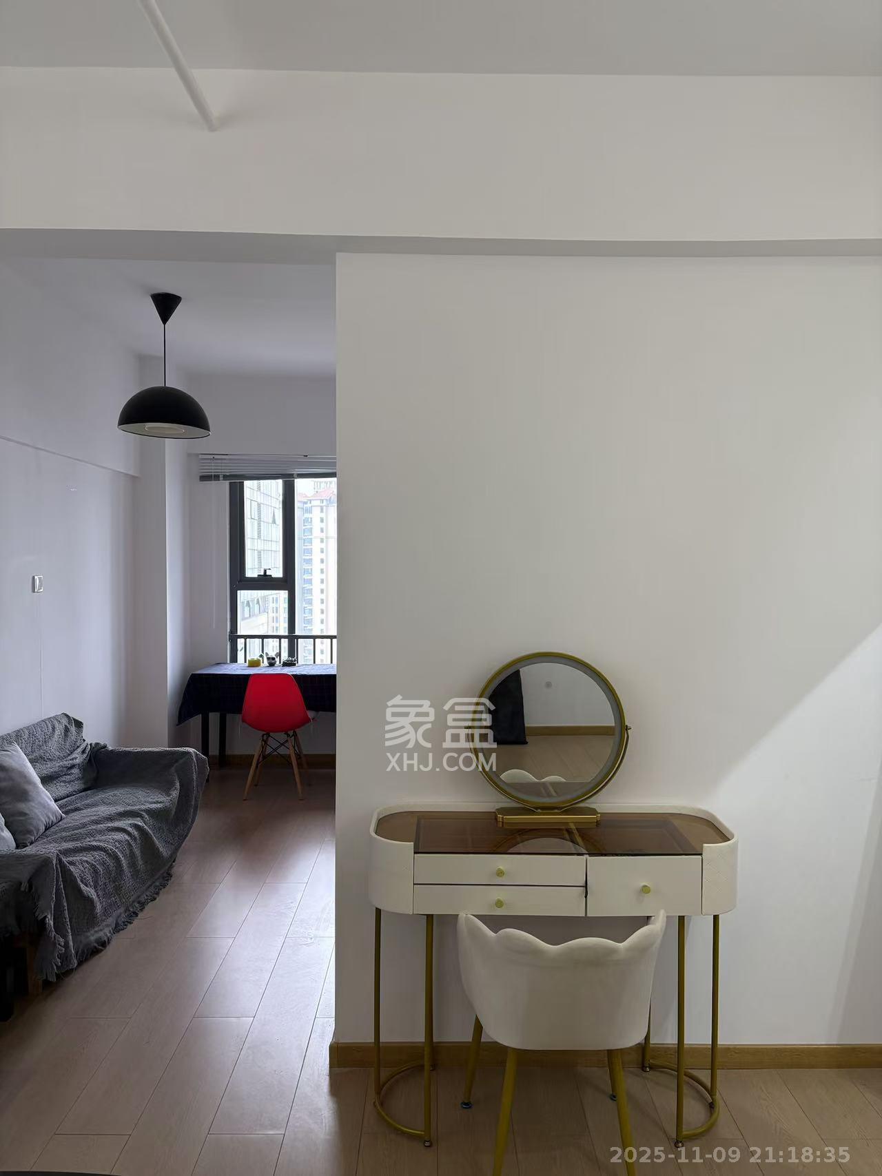 东怡外国（南湖一号)  1室1厅1卫    2400.0元/月室内图