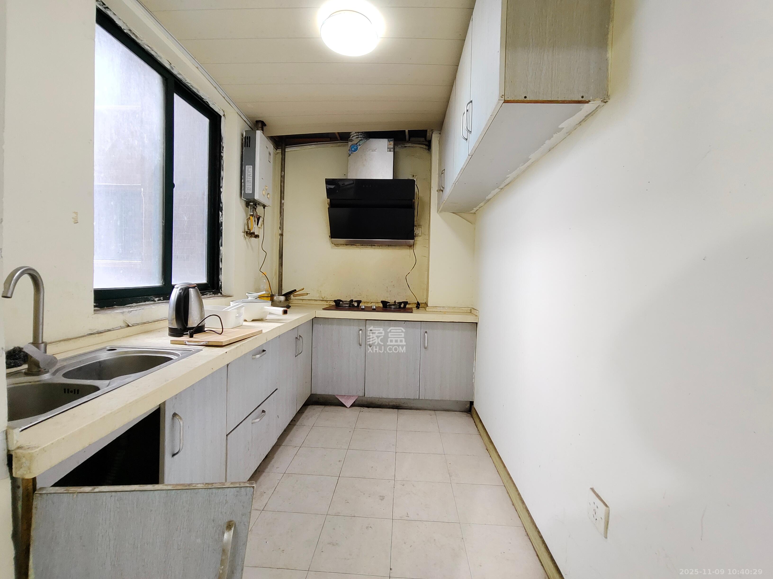 东玺门  4室1厅2卫    2600.0元/月