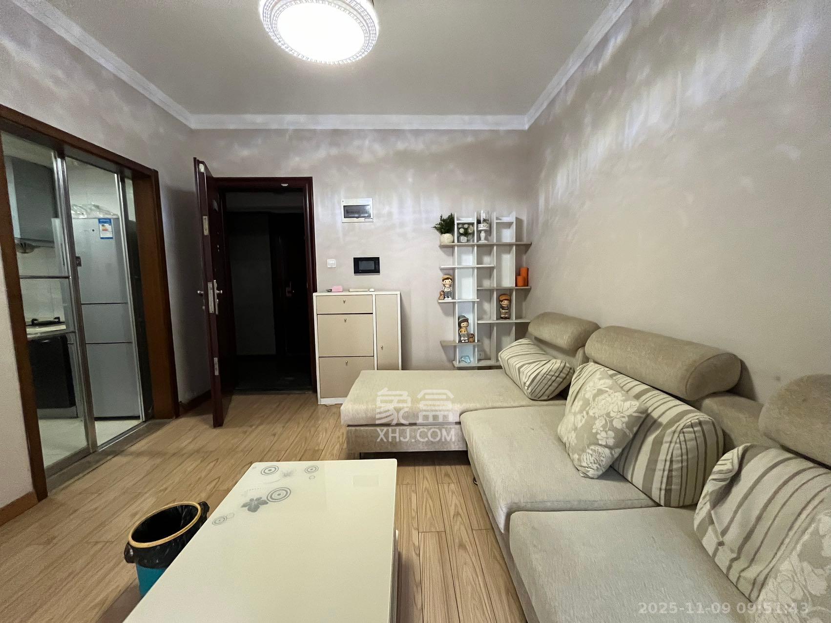 藏珑湖上国际花园  1室1厅1卫    1800.0元/月室内图