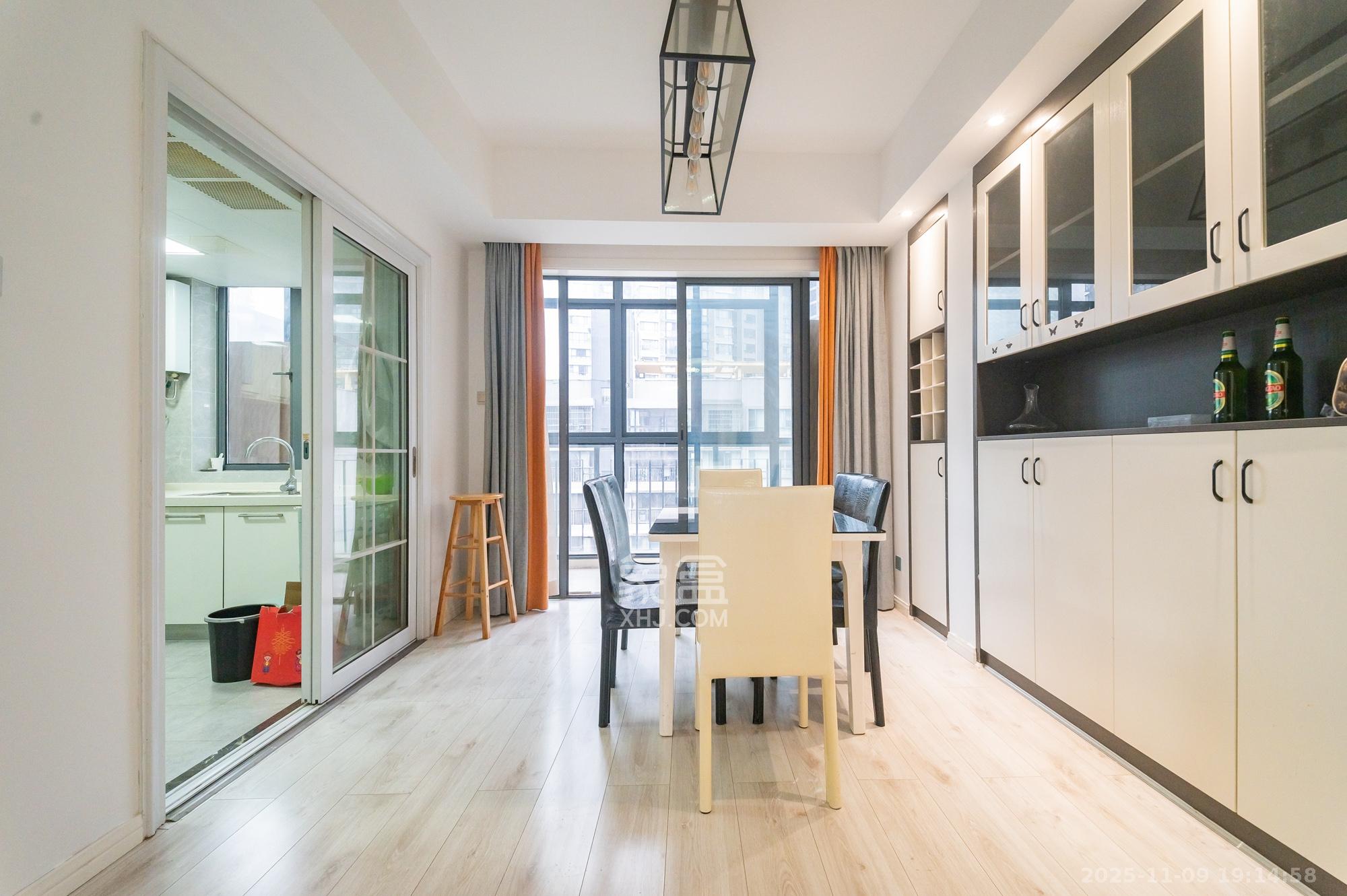 恒基凯旋门一二期  6室2厅2卫    238.0万客厅