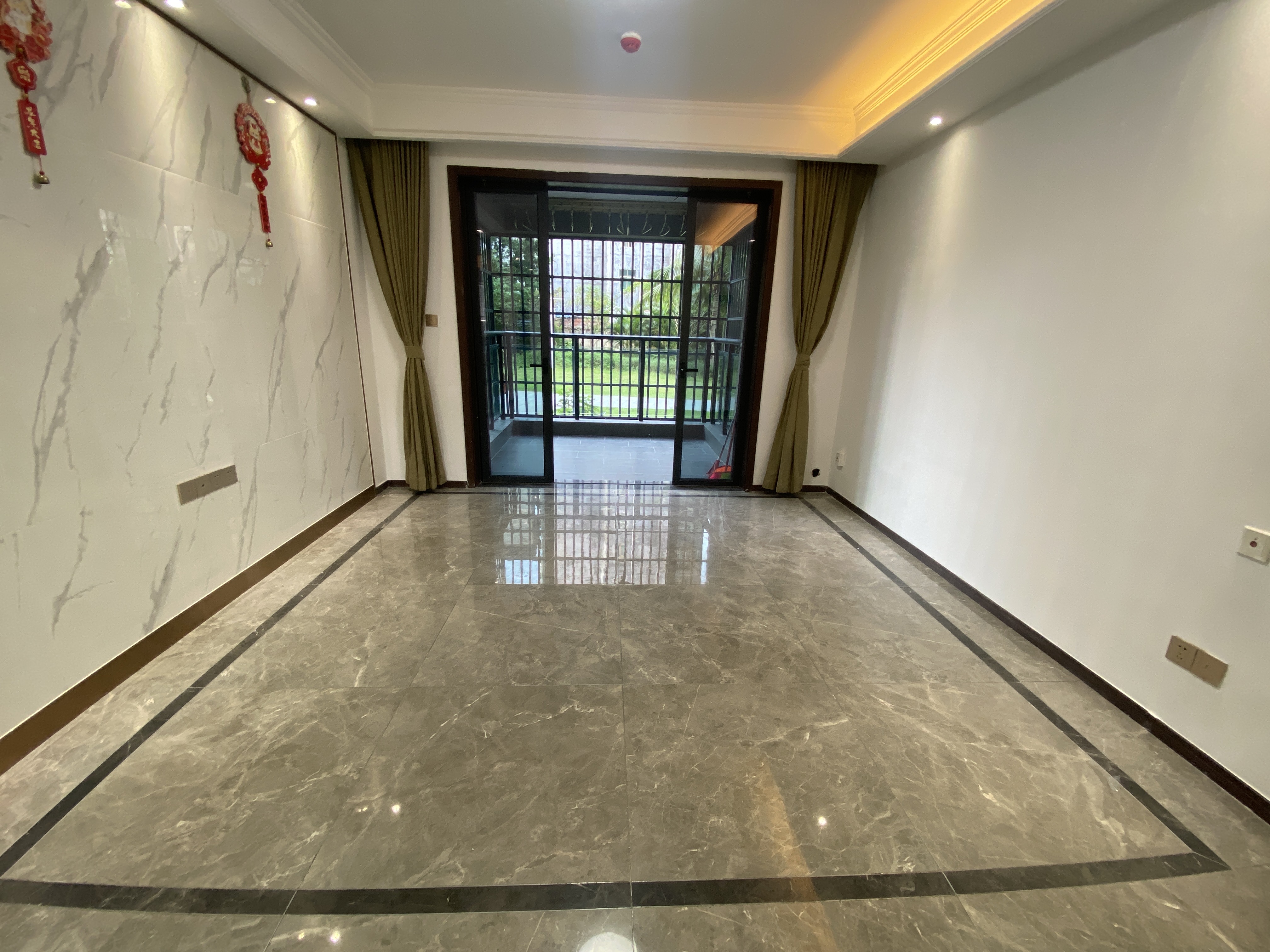 天街华府（海南新天地）  3室2厅2卫    3500.0元/月