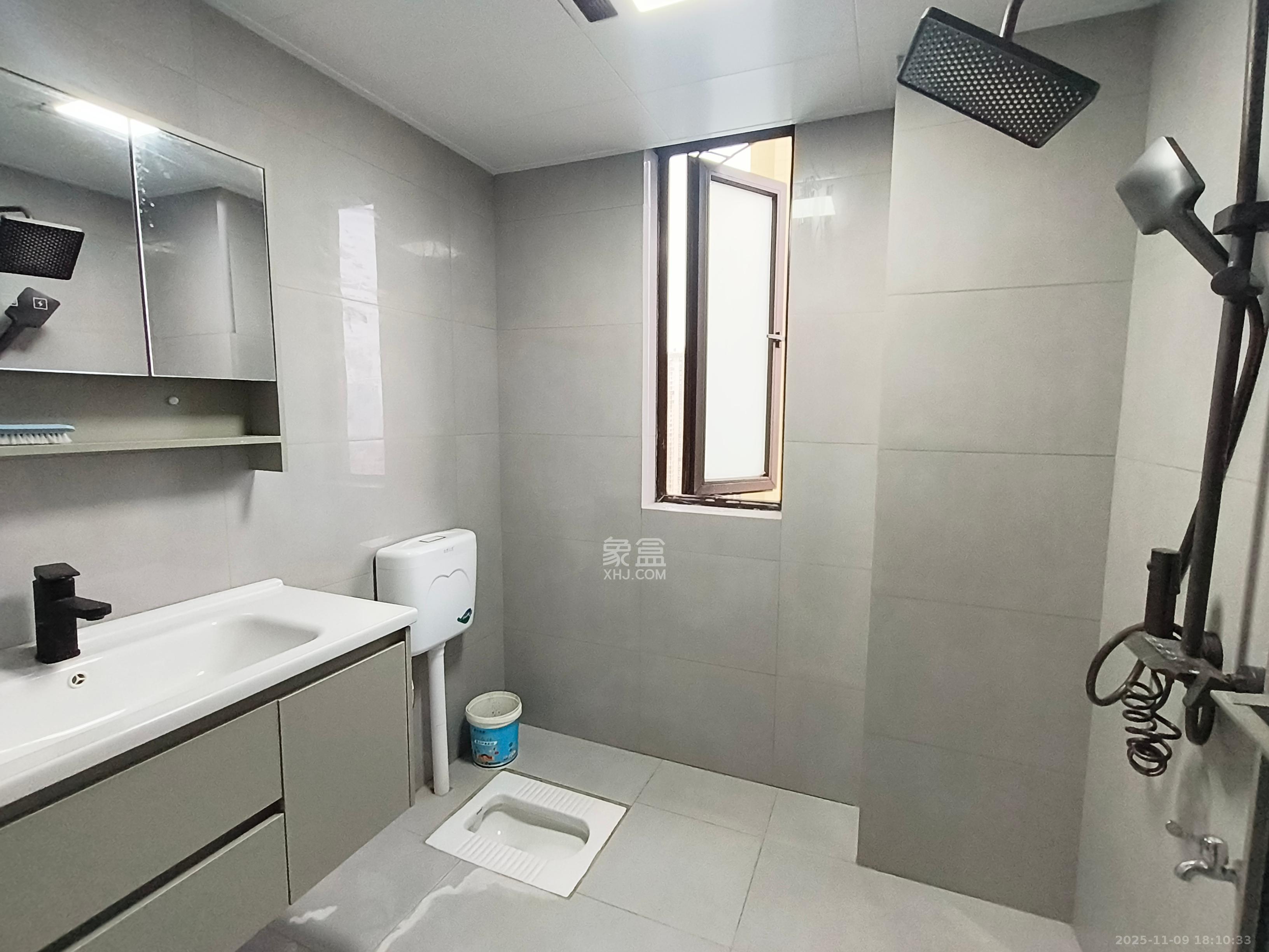 卓越蔚蓝城邦  3室2厅2卫    2200.0元/月室内图