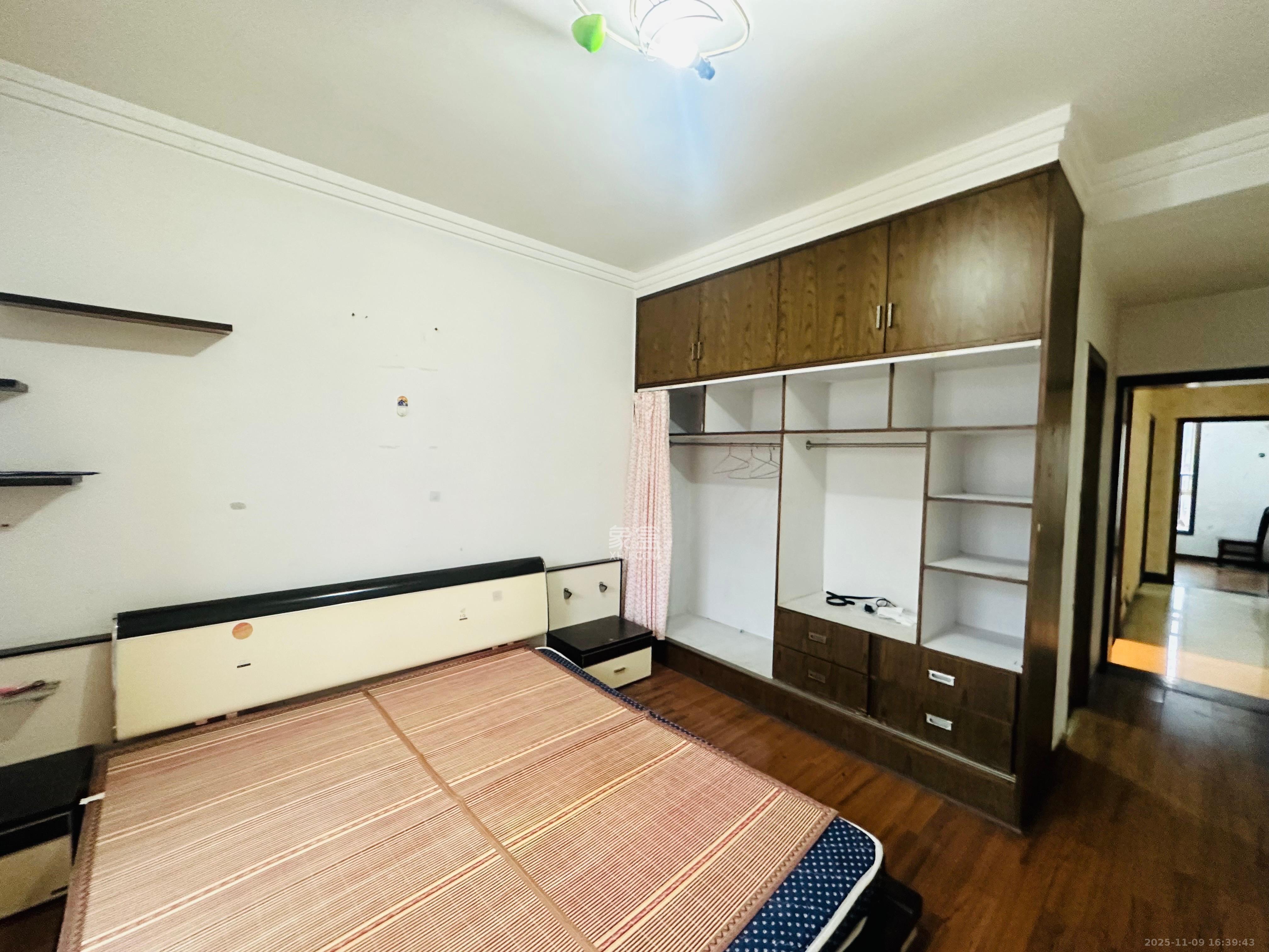 枫林绿洲 3室2厅2卫 1800.0元/月 枫林绿洲 3室2厅2卫 1800.0元/月室内图