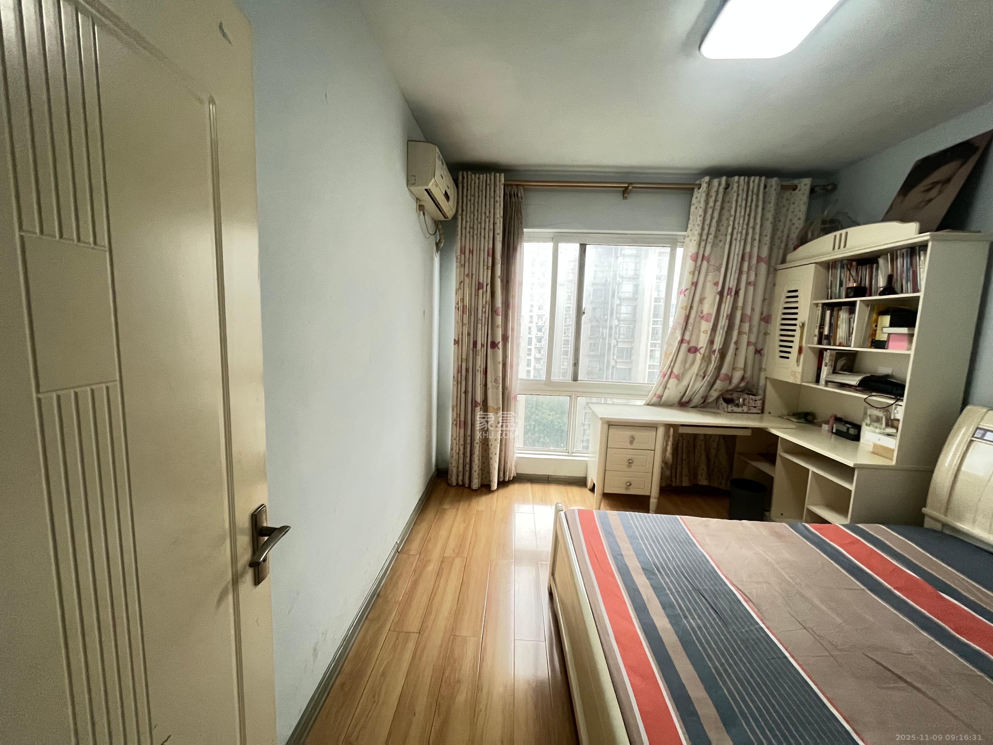 银港水晶城 3室2厅2卫 2600.0元/月 银港水晶城 3室2厅2卫 2600.0元/月室内图