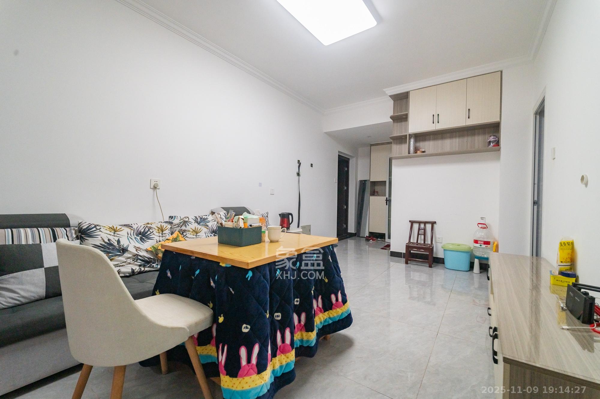 东方航标 2室1厅1卫 38.0万 东方航标 2室1厅1卫 38.0万客厅