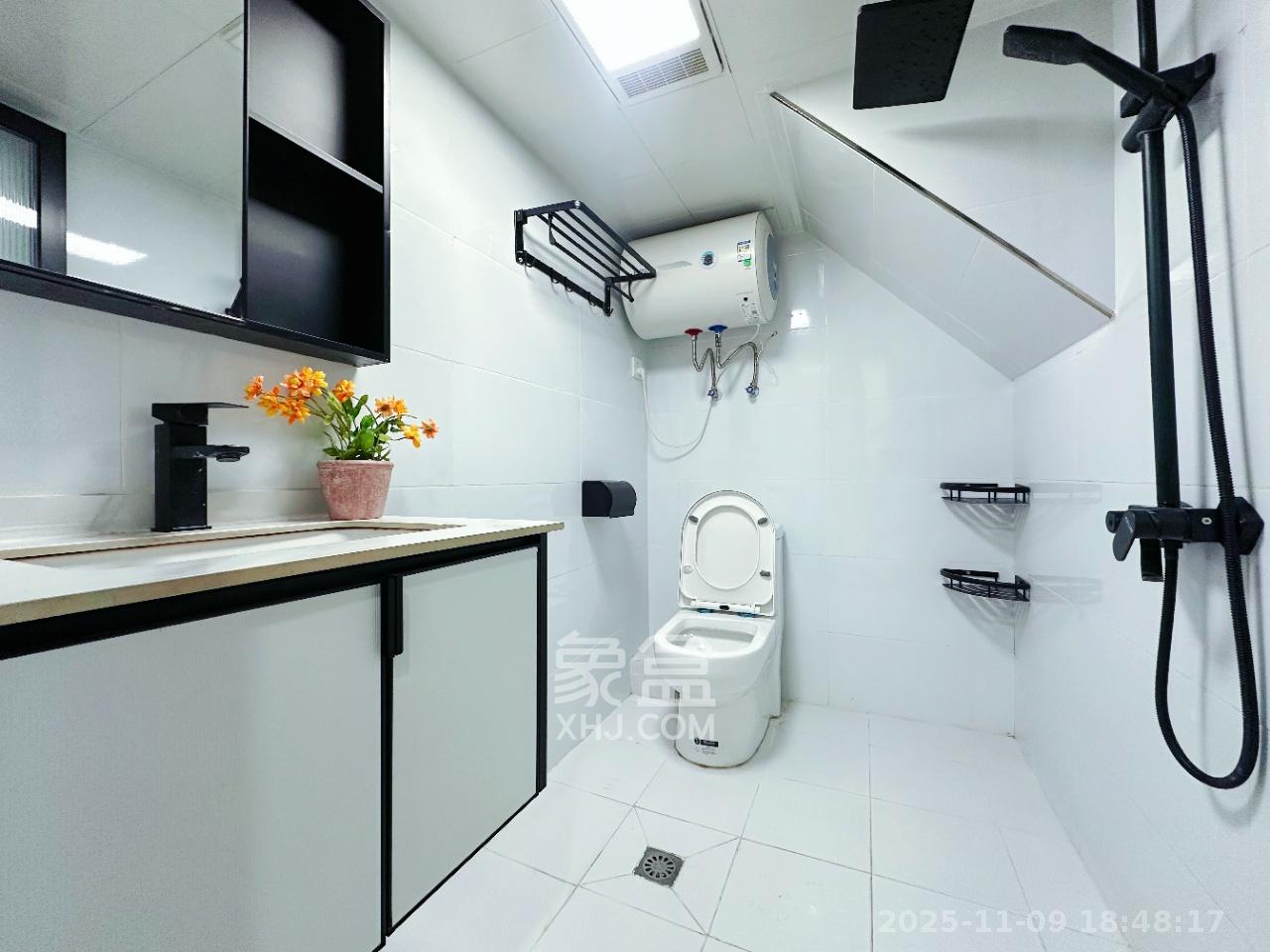 保利天禧EF区  2室1厅1卫    2800.0元/月室内图