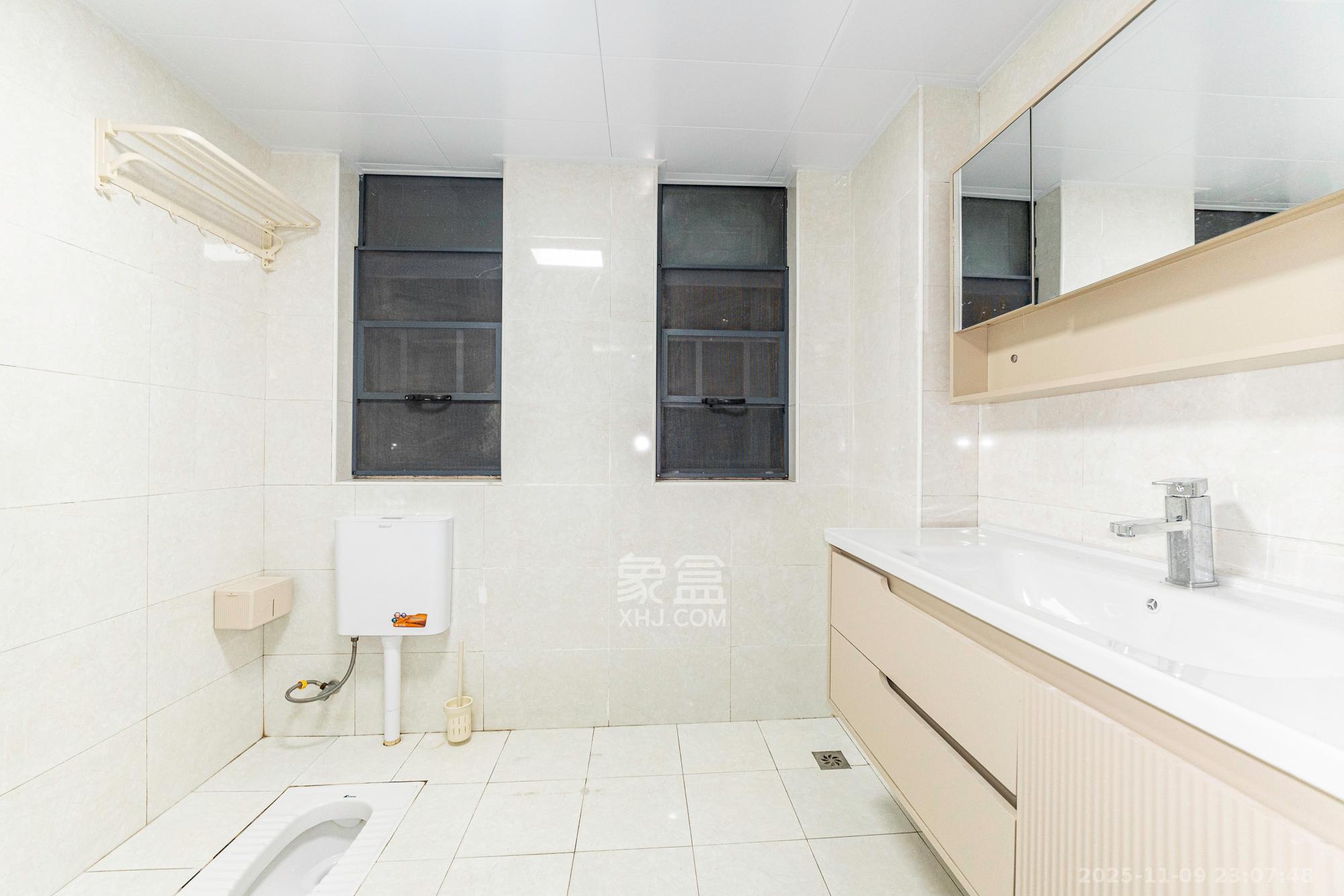 高林仕家 3室2厅1卫 59.8万 高林仕家 3室2厅1卫 59.8万卫生间