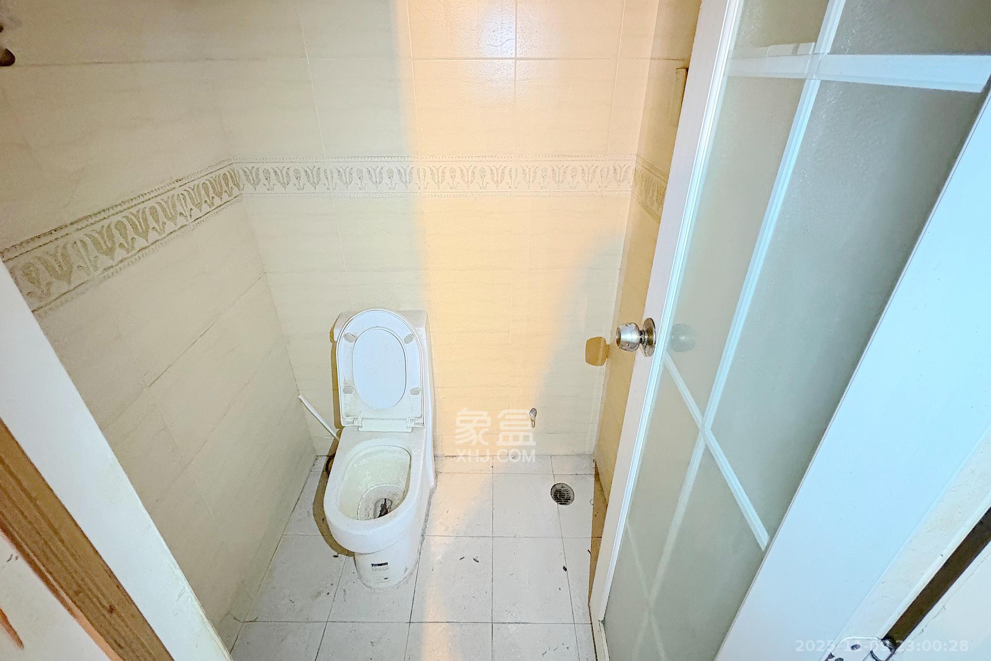 芙蓉广场农行单位宿舍 1室1厅1卫 40.0万 芙蓉广场农行单位宿舍 1室1厅1卫 40.0万卫生间