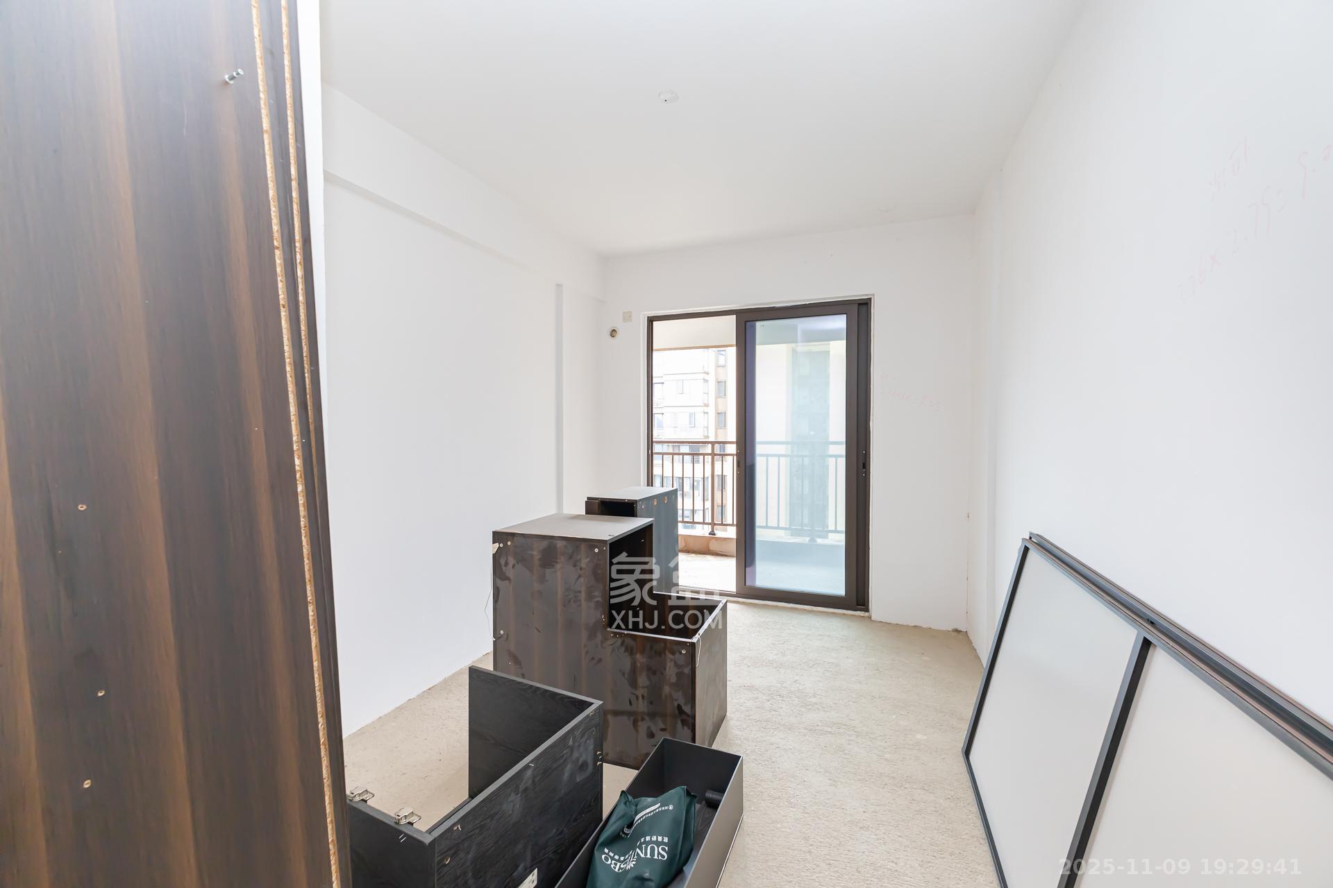 龙湖璟宸原著(龙湖紫宸) 4室2厅2卫 98.0万 龙湖璟宸原著(龙湖紫宸) 4室2厅2卫 98.0万卧室