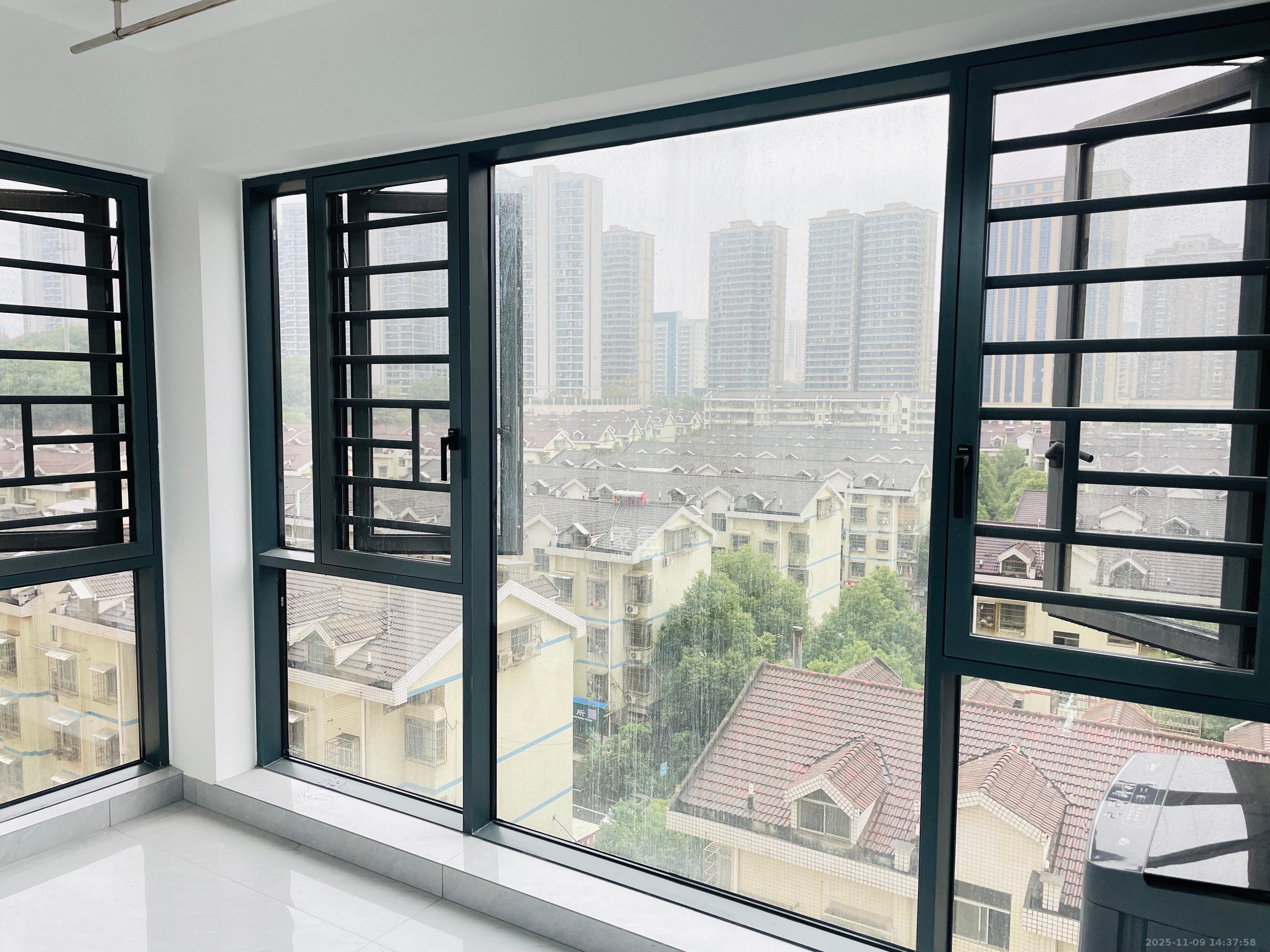 金石蓉园  2室2厅1卫    2400.0元/月室内图