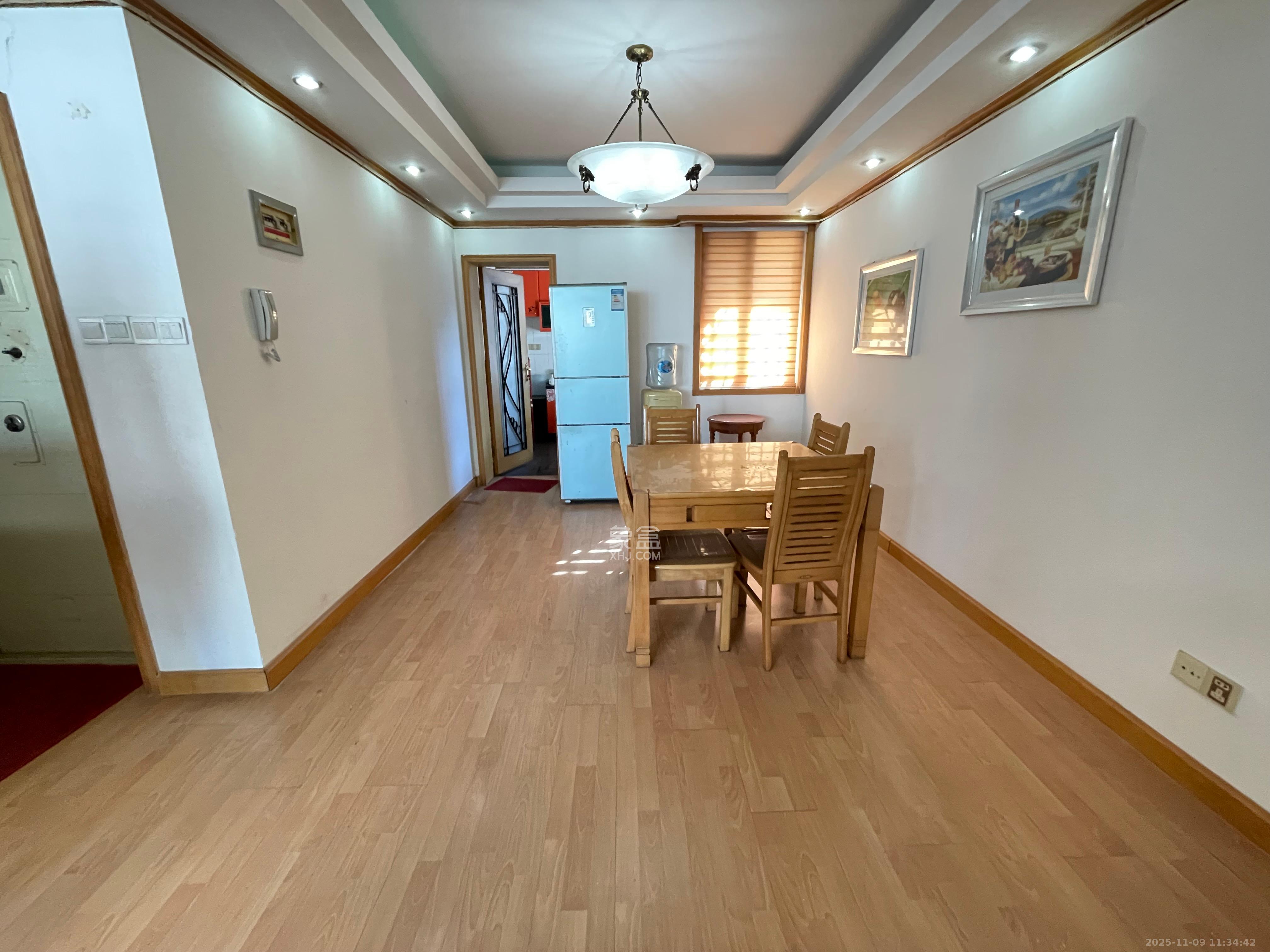 鸿园小区  4室2厅1卫    2800.0元/月