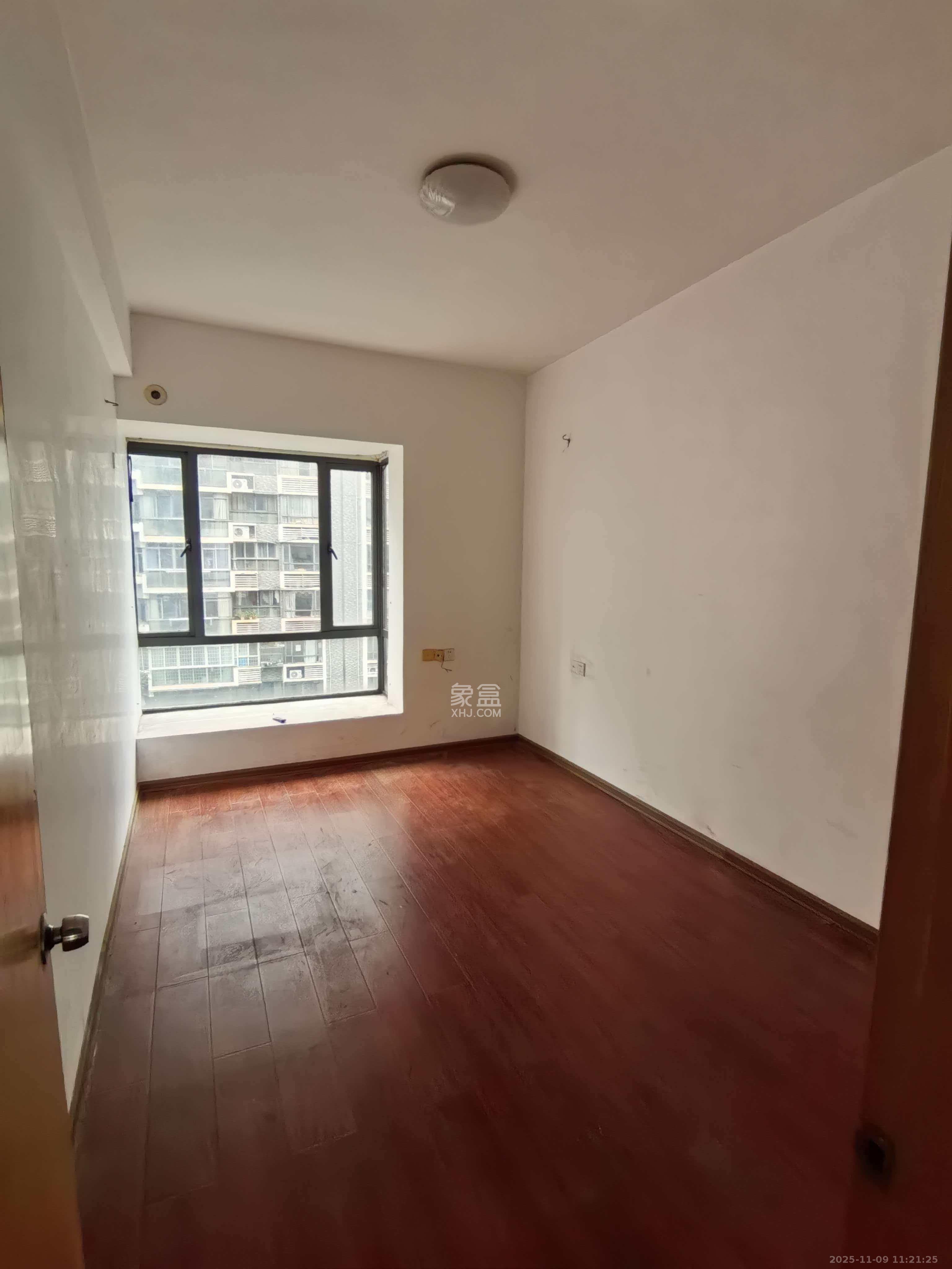 梦网景园  4室2厅2卫    3400.0元/月室内图