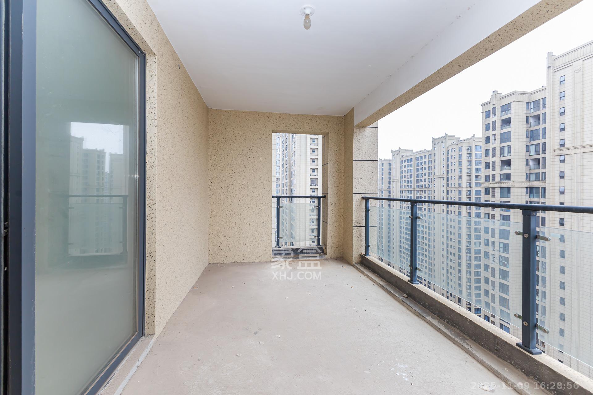 明发阅江悦府 2室2厅1卫 60.0万 明发阅江悦府 2室2厅1卫 60.0万阳台