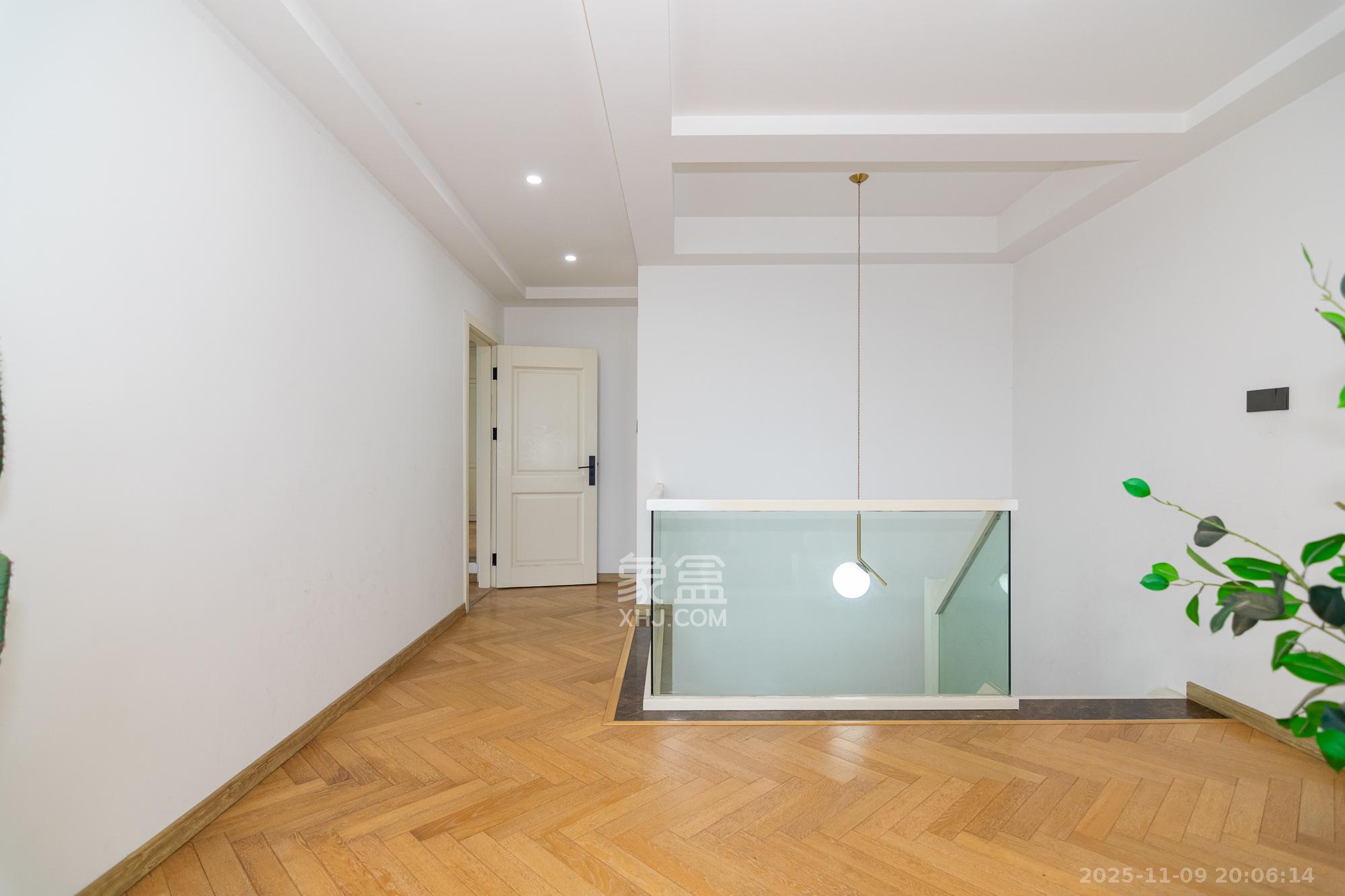 丽景华庭  4室2厅2卫    110.0万卧室