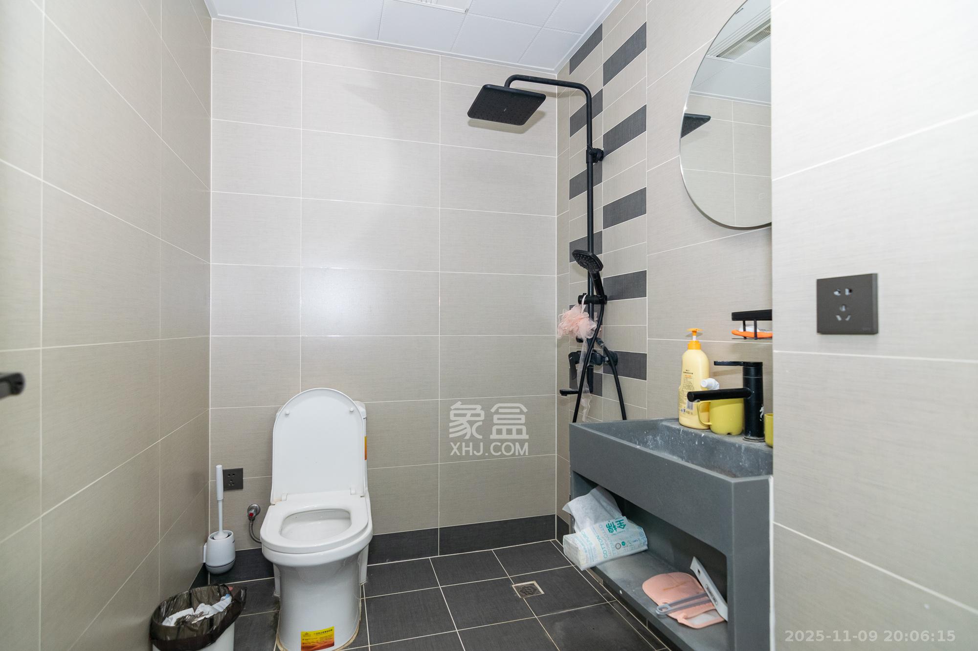 丽景华庭  4室2厅2卫    110.0万卫生间