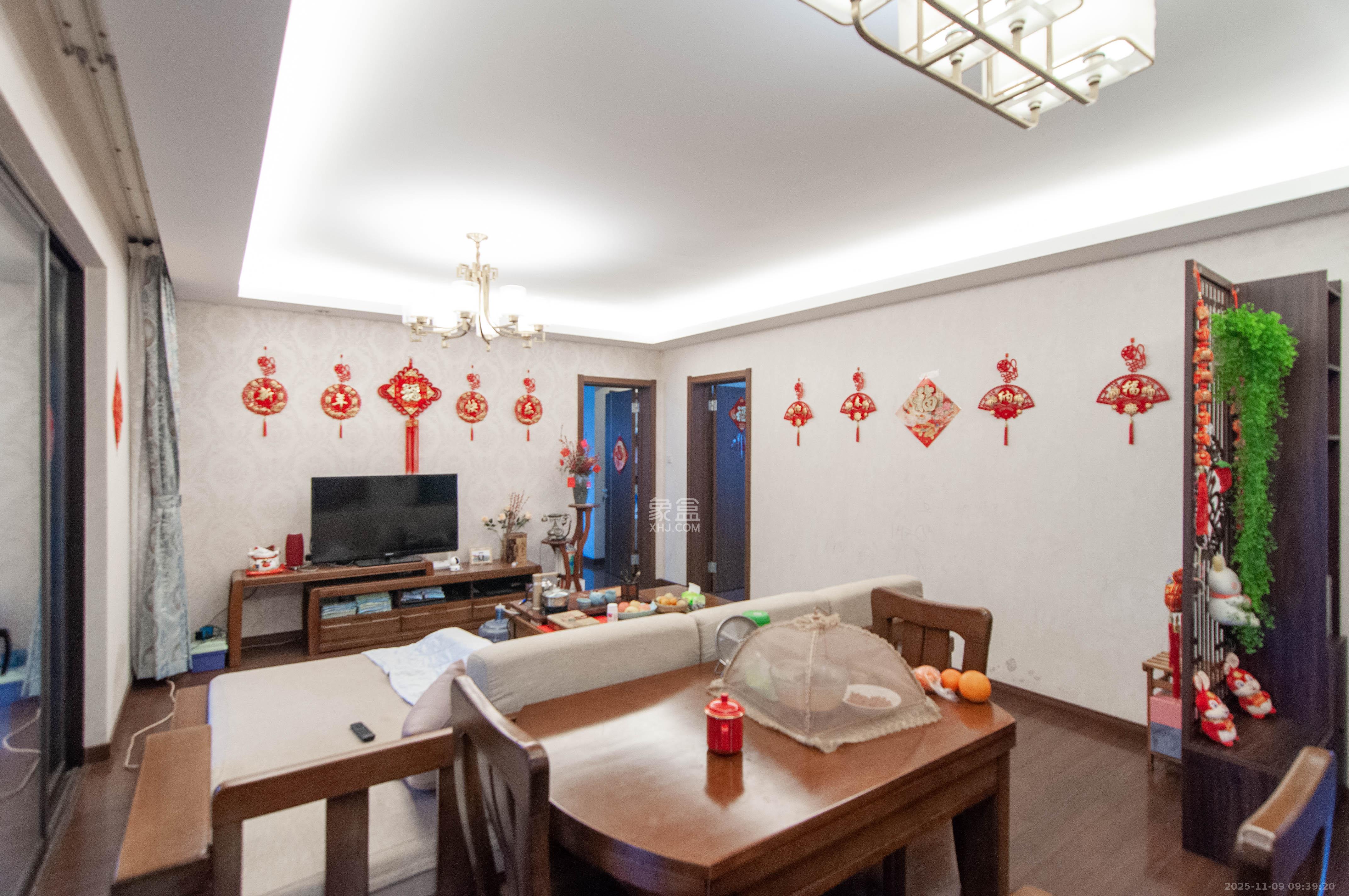 万科里梅溪郡  3室2厅2卫    192.0万客厅