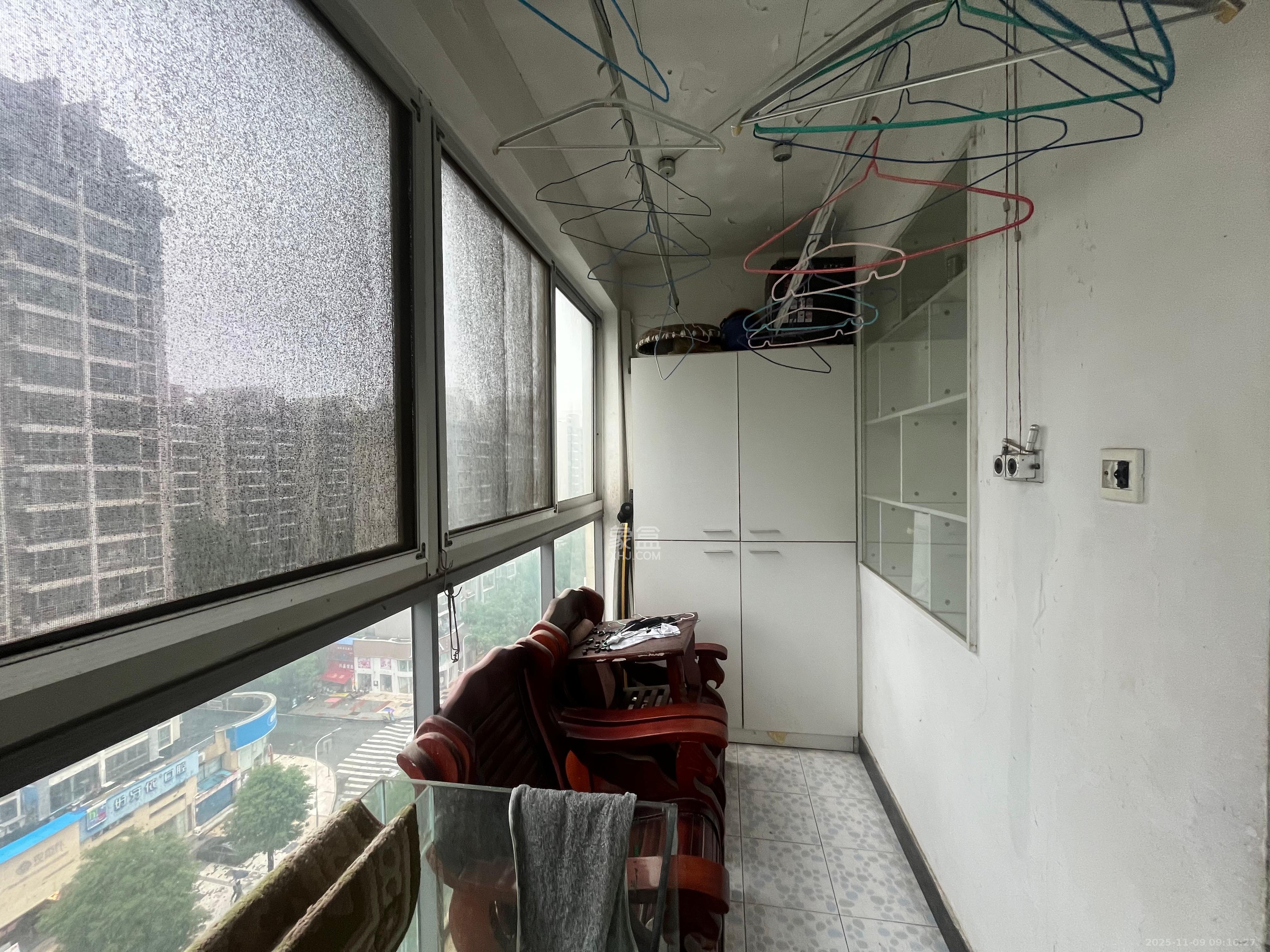 银港水晶城 3室2厅2卫 2600.0元/月 银港水晶城 3室2厅2卫 2600.0元/月室内图