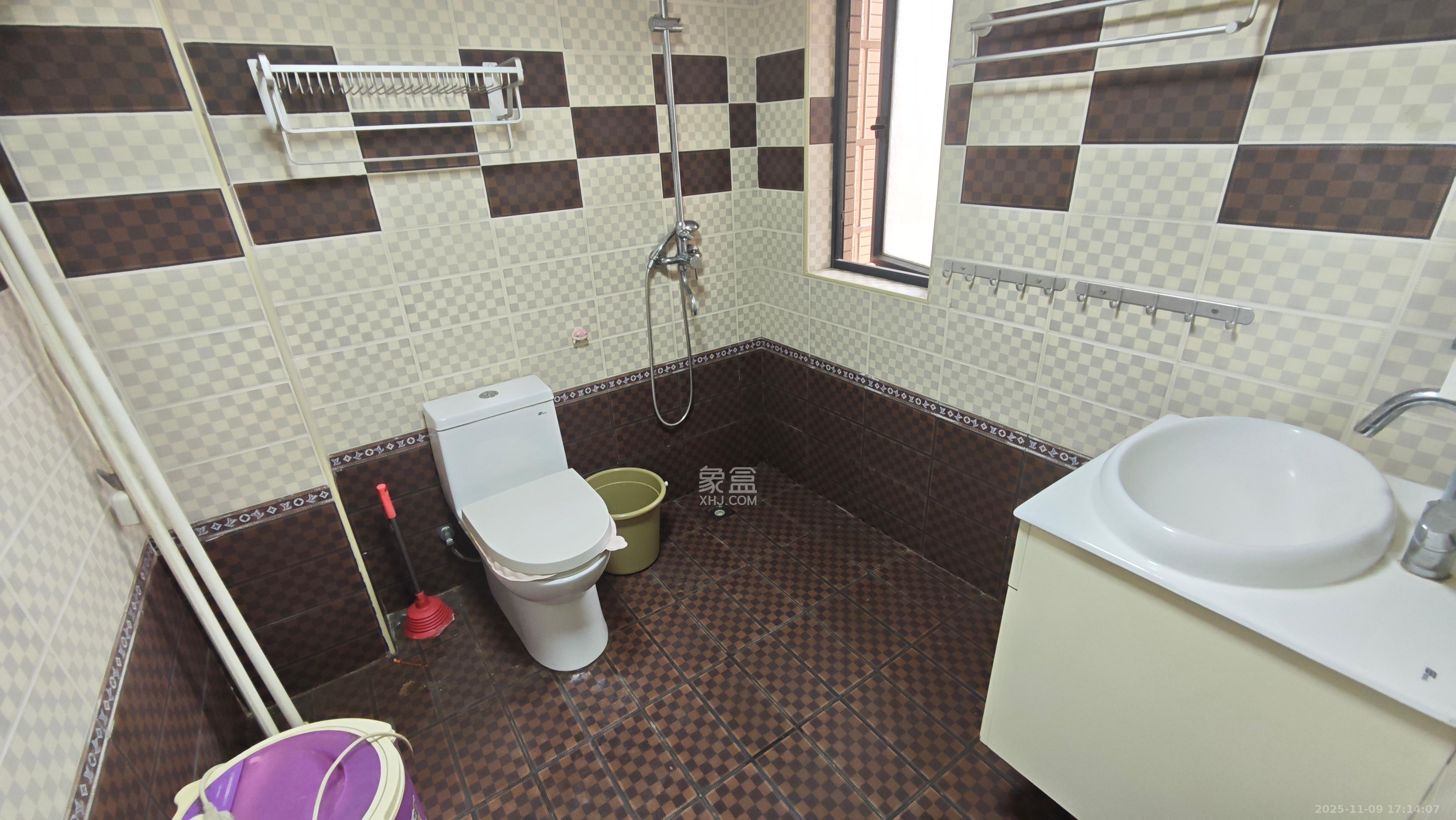 江河双水湾 3室2厅2卫 2500.0元/月 江河双水湾 3室2厅2卫 2500.0元/月室内图