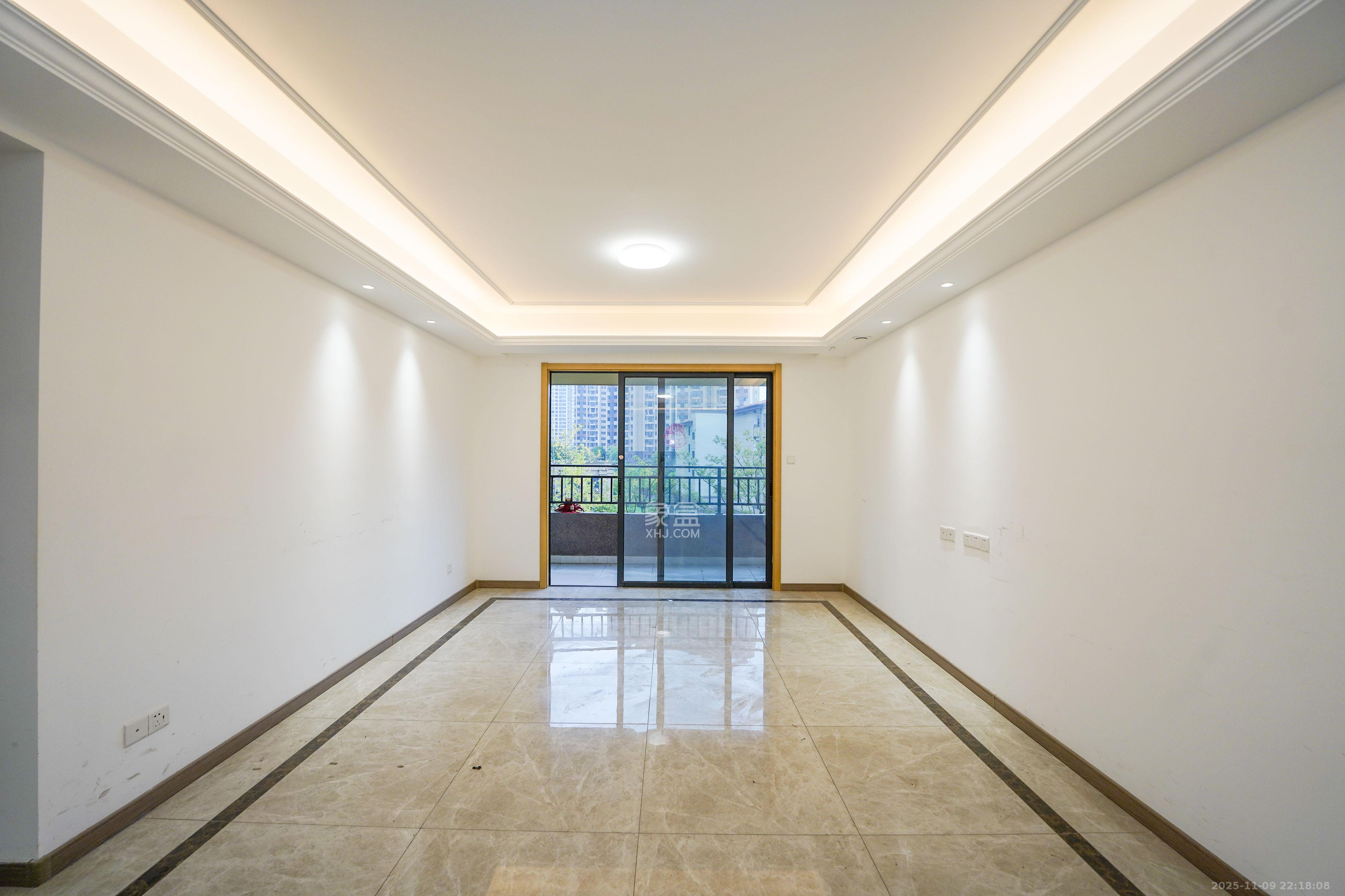 中建璟和城 3室2厅2卫 88.0万 中建璟和城 3室2厅2卫 88.0万客厅