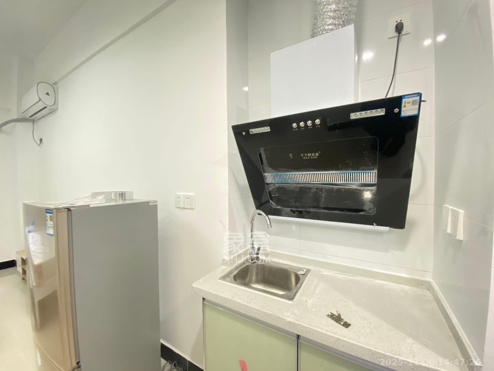 卢浮原著  1室2厅1卫    1300.0元/月室内图