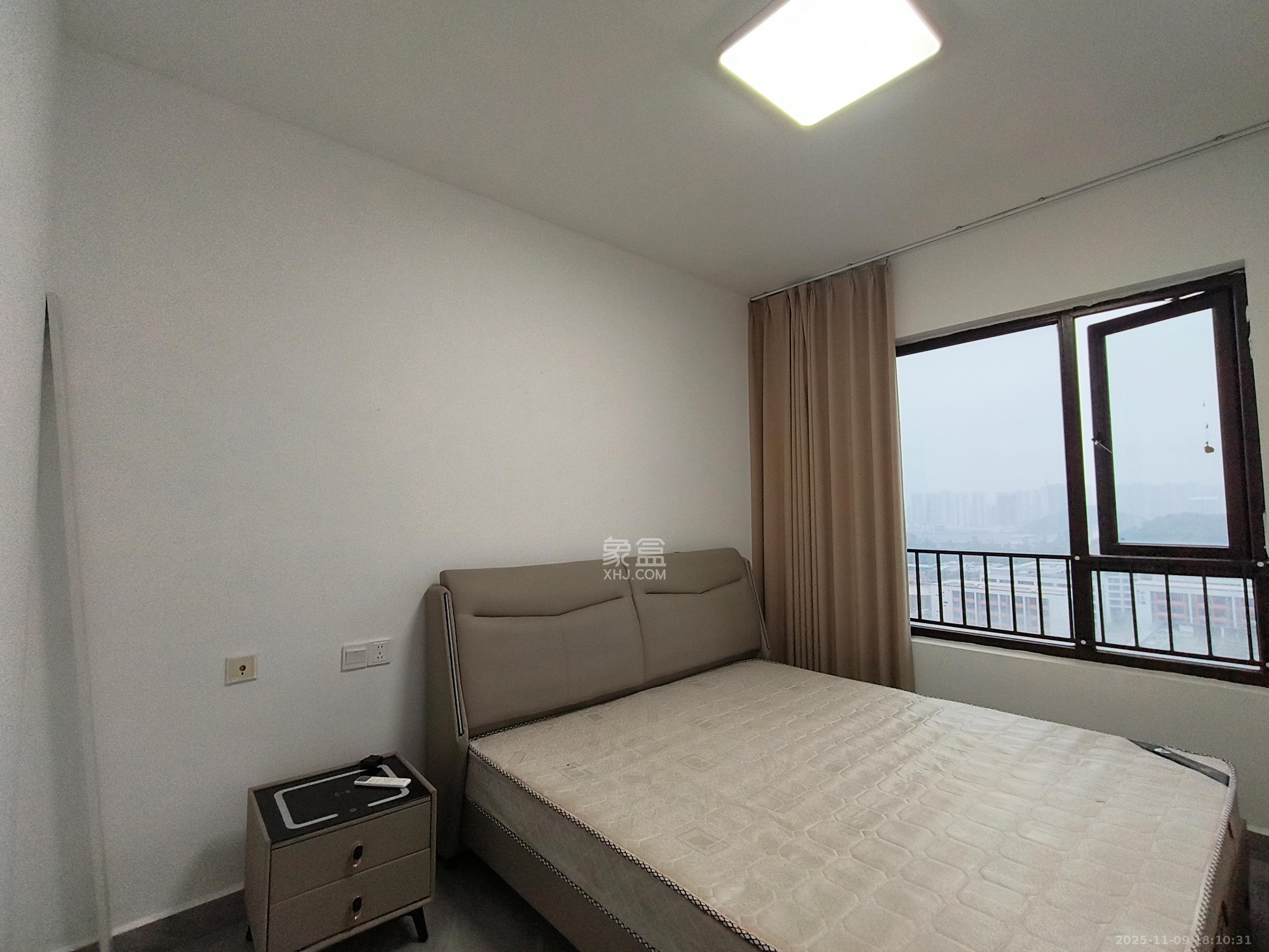 卓越蔚蓝城邦  3室2厅2卫    2200.0元/月室内图