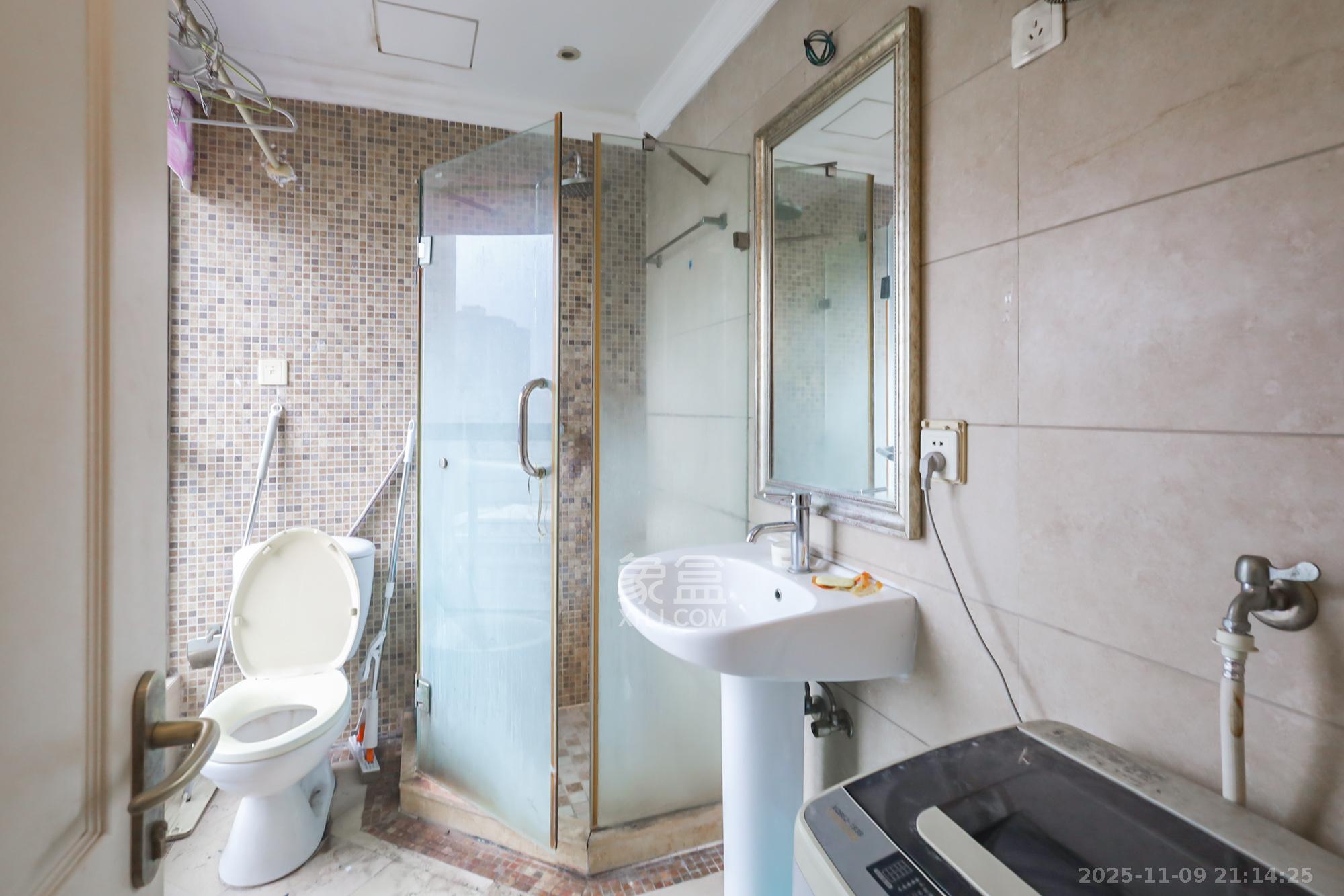 郡原广场  1室1厅1卫    25.0万其他