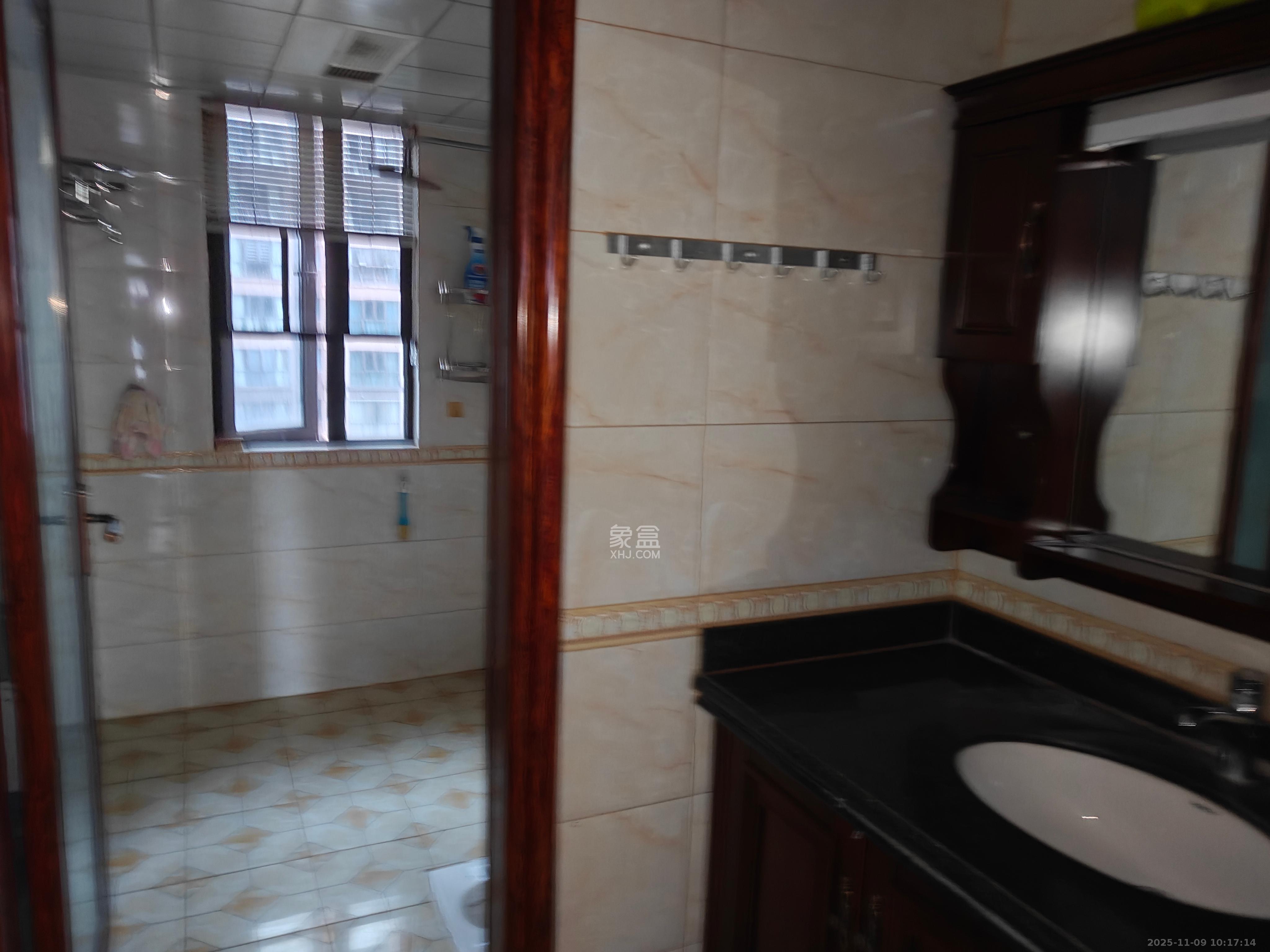 正荣财富中心 3室2厅2卫 2400.0元/月 正荣财富中心 3室2厅2卫 2400.0元/月室内图