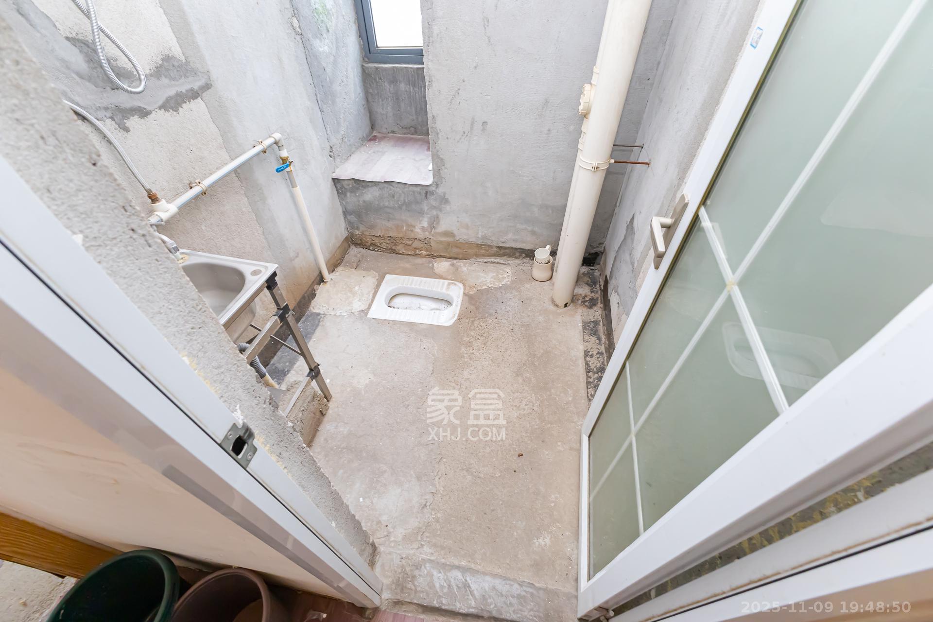 浩龙音乐界 3室2厅1卫 35.8万 浩龙音乐界 3室2厅1卫 35.8万卫生间