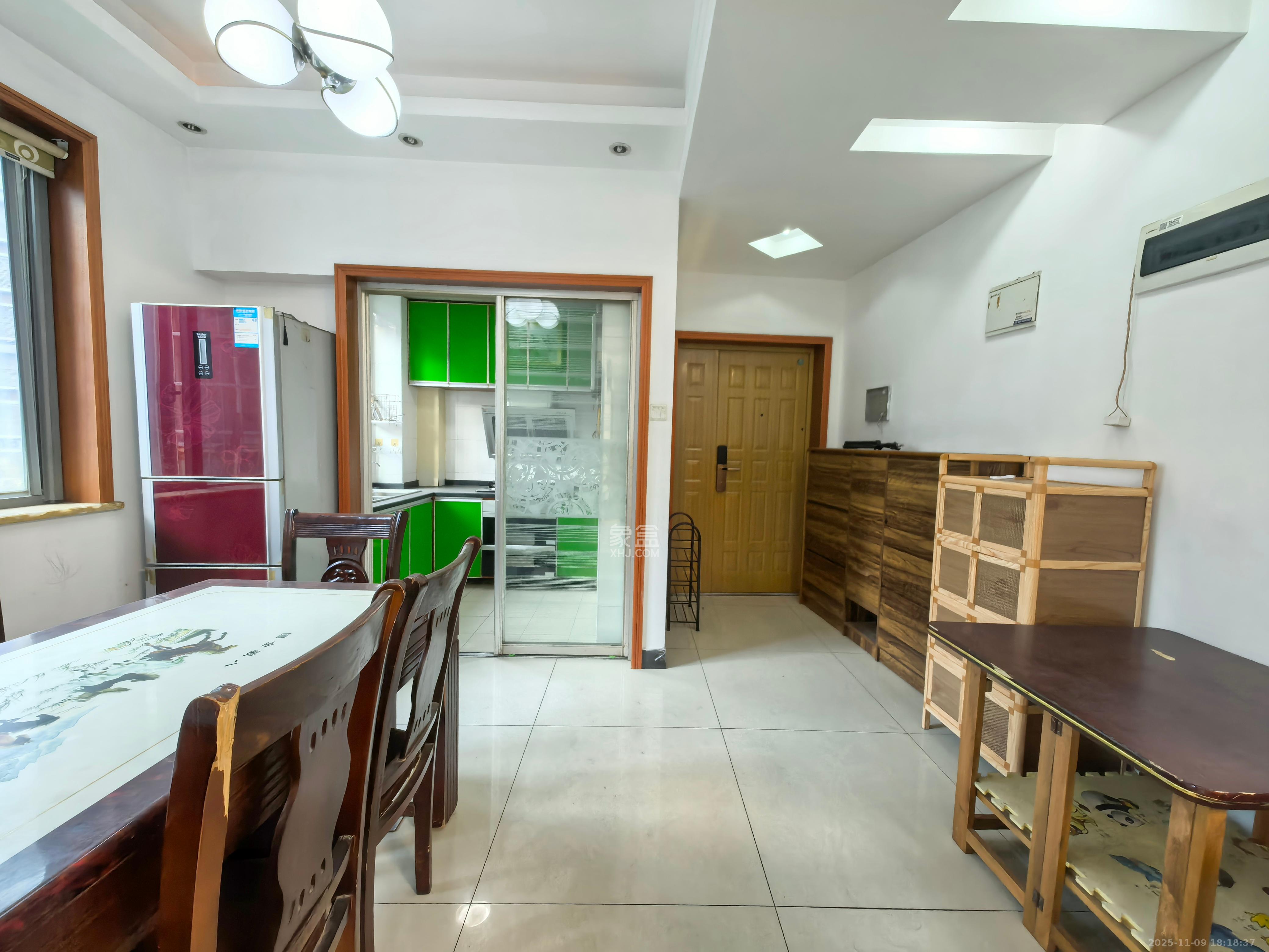 新城新世界一二三期  3室2厅1卫    2500.0元/月室内图