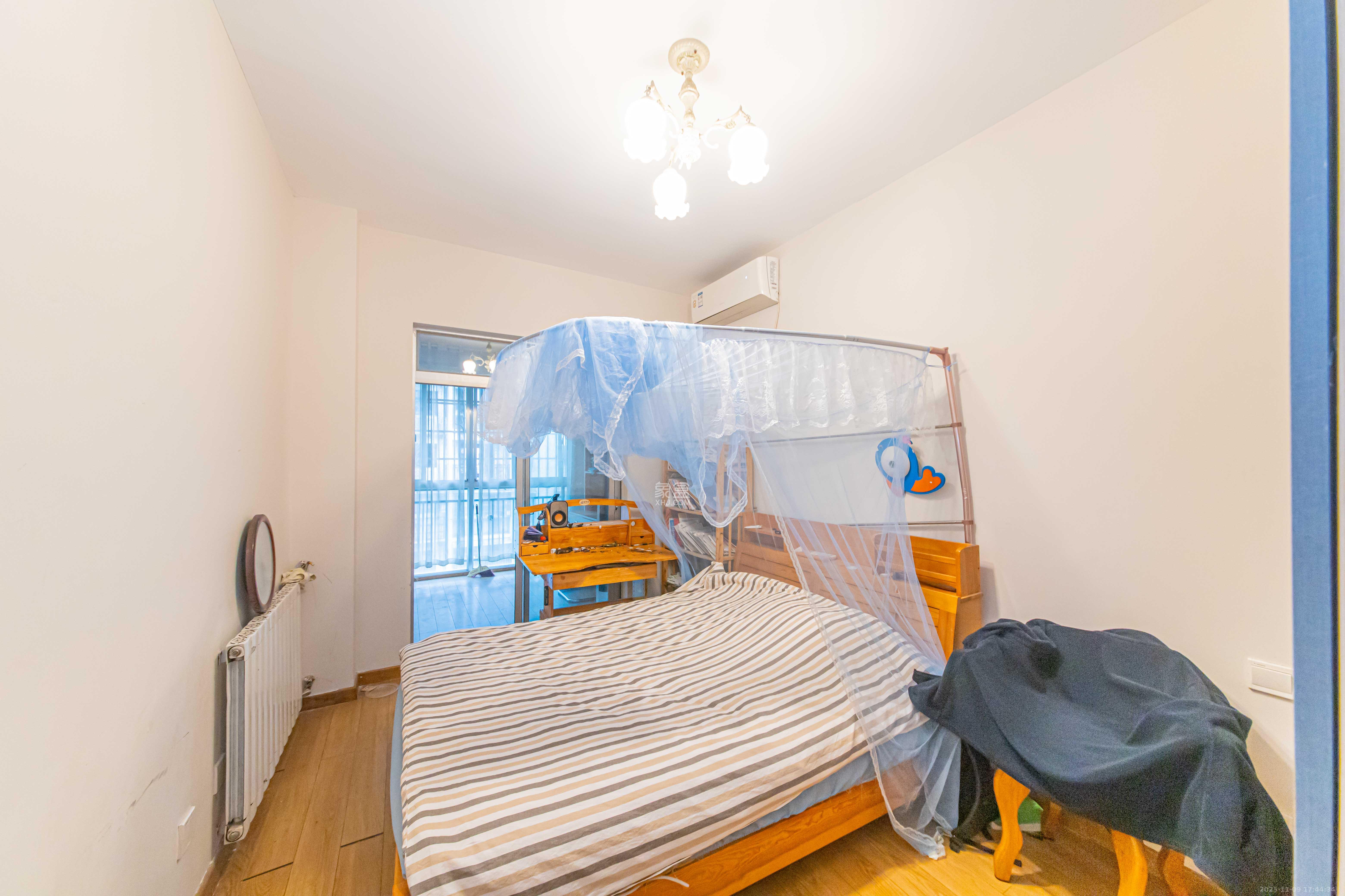 九峰小区(一二三四区) 4室2厅2卫 260.0万 九峰小区(一二三四区) 4室2厅2卫 260.0万卧室